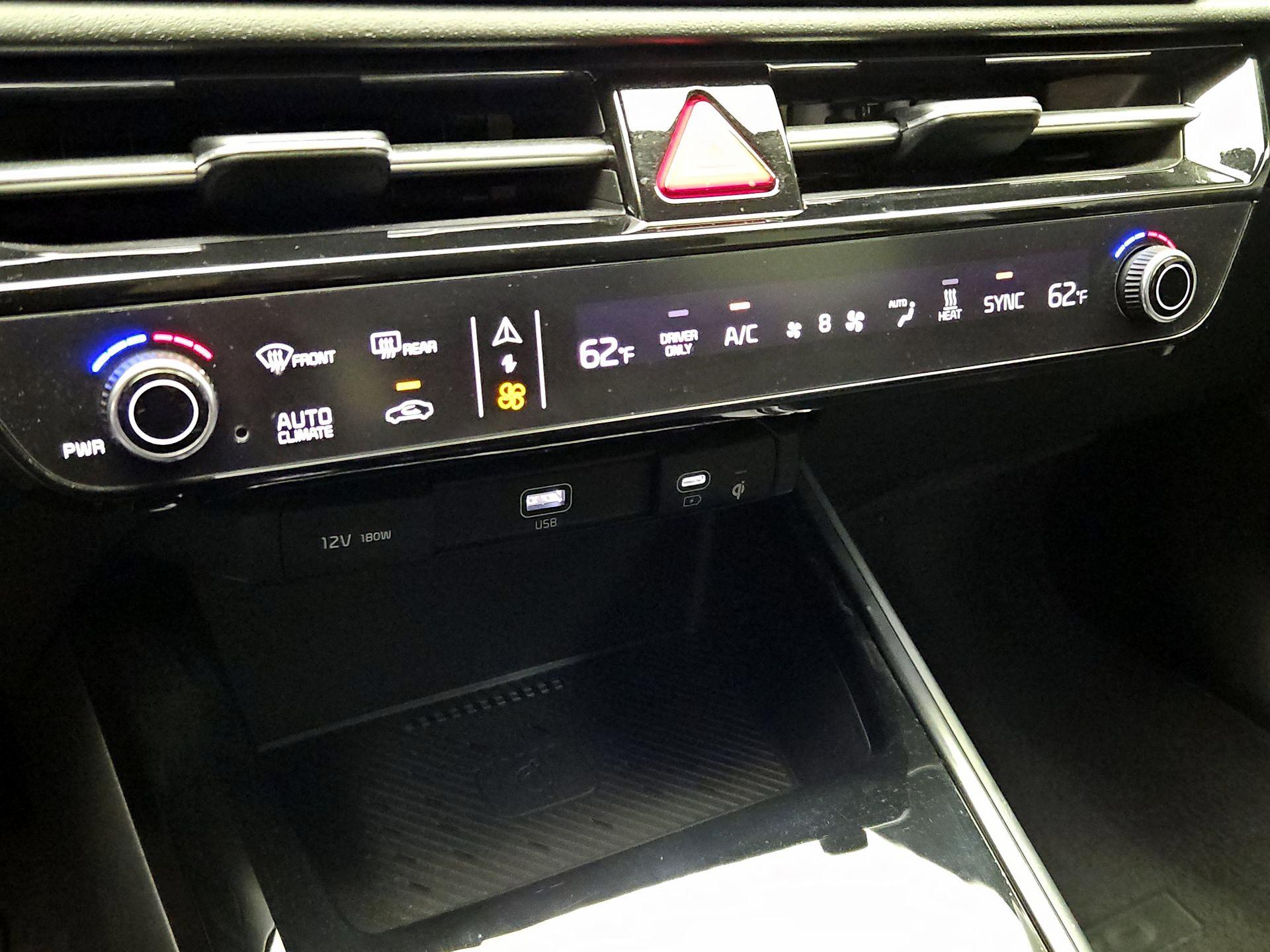 Thumbnail: 2023 Kia Niro - 17