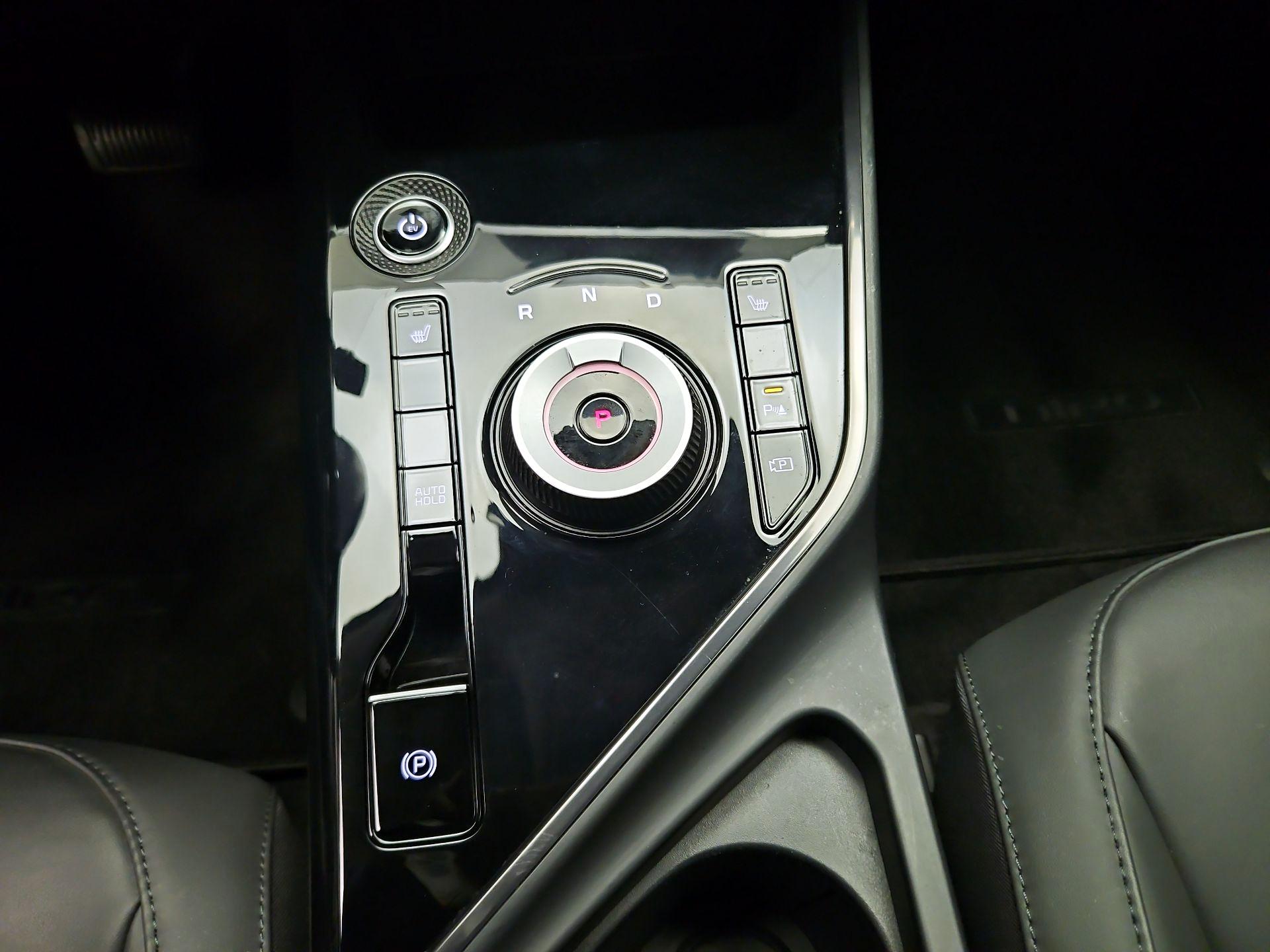 Thumbnail: 2023 Kia Niro - 18