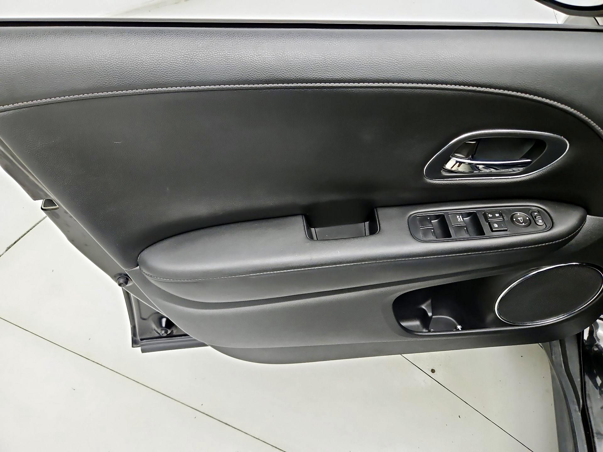 Thumbnail: 2016 Honda HR-V - 12