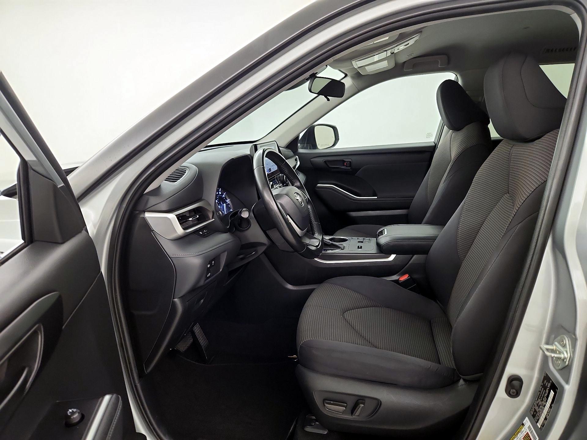 Thumbnail: 2023 Toyota Highlander - 11