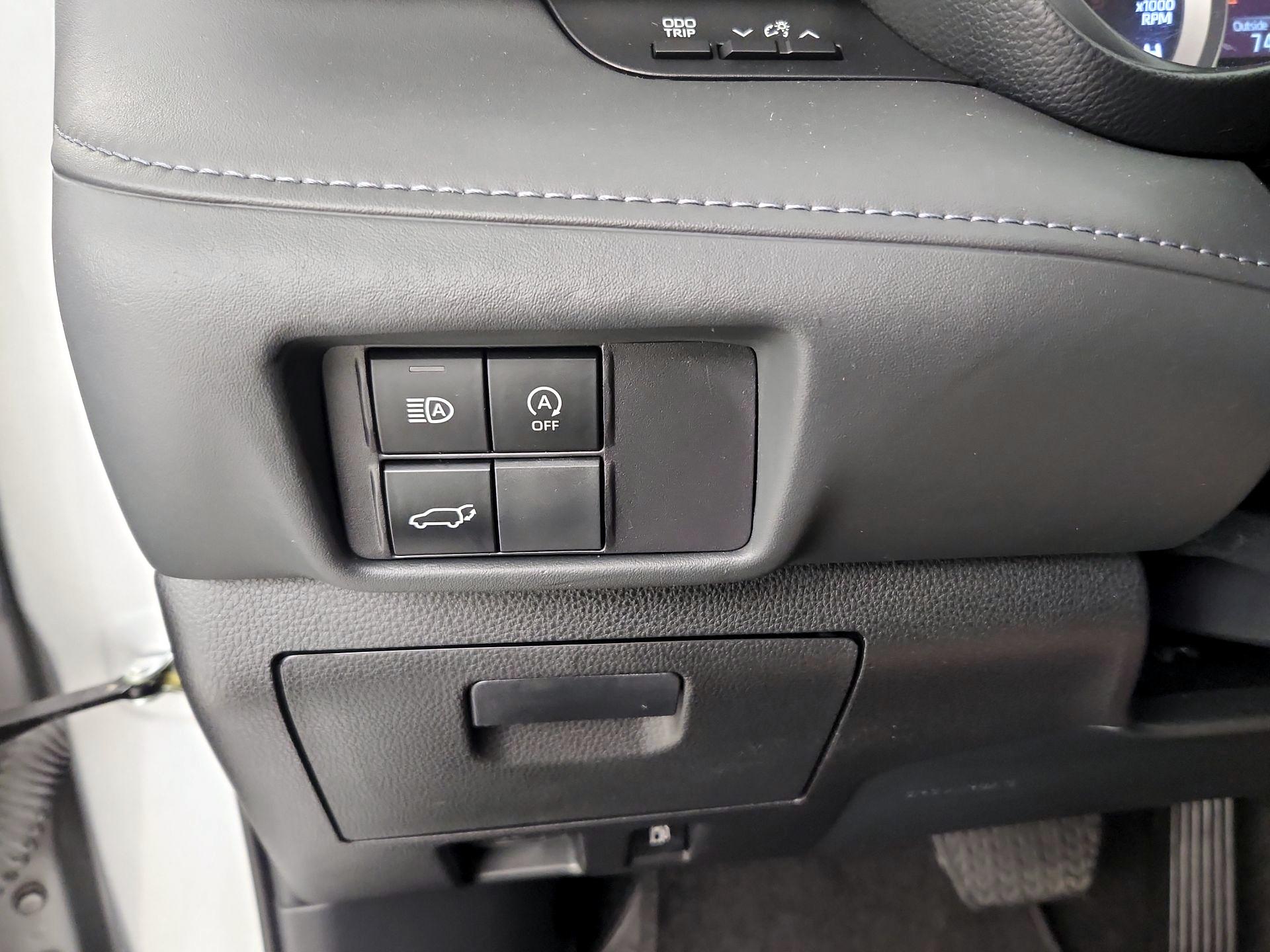 Thumbnail: 2023 Toyota Highlander - 13