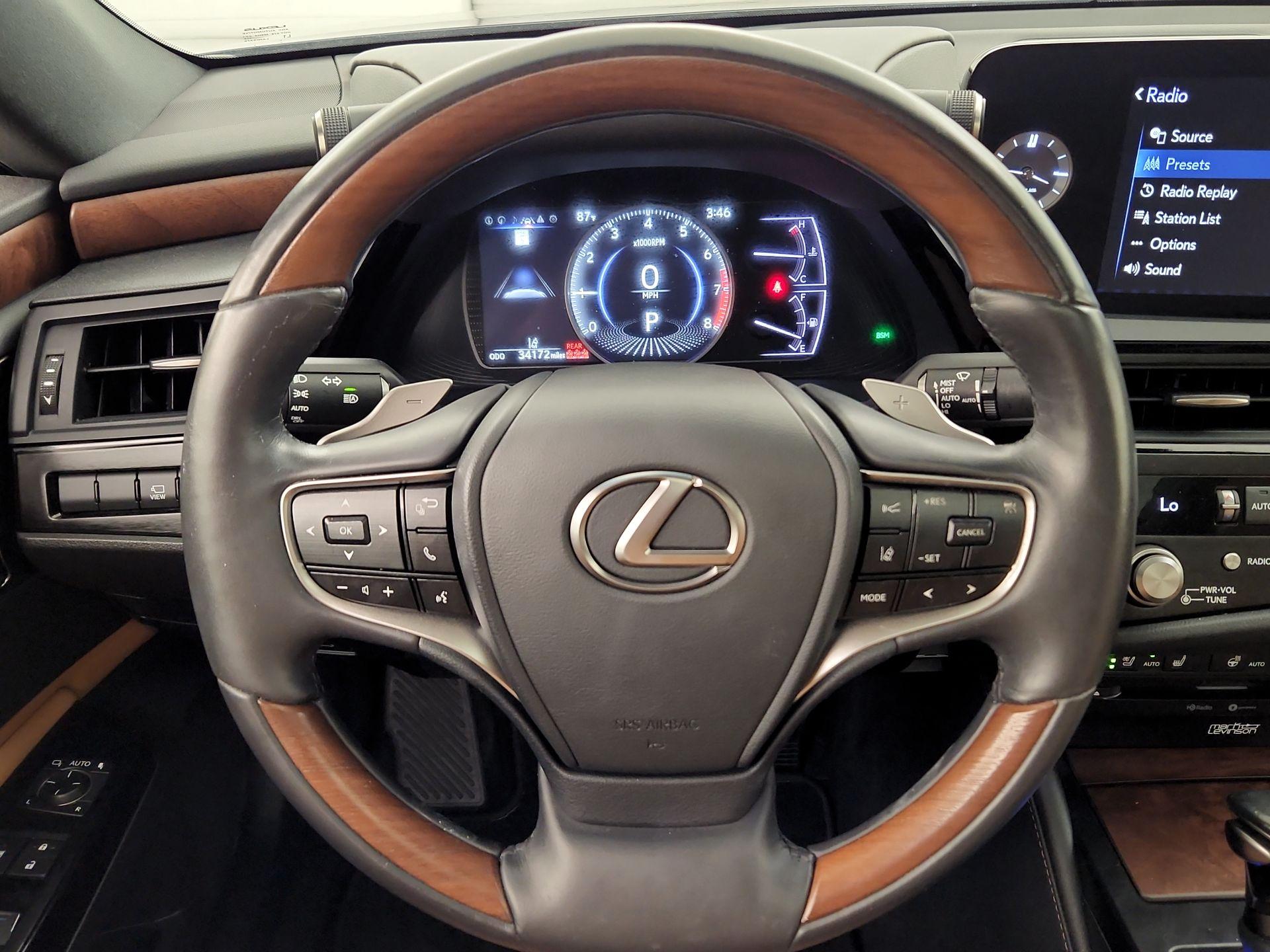 Thumbnail: 2022 Lexus ES - 10