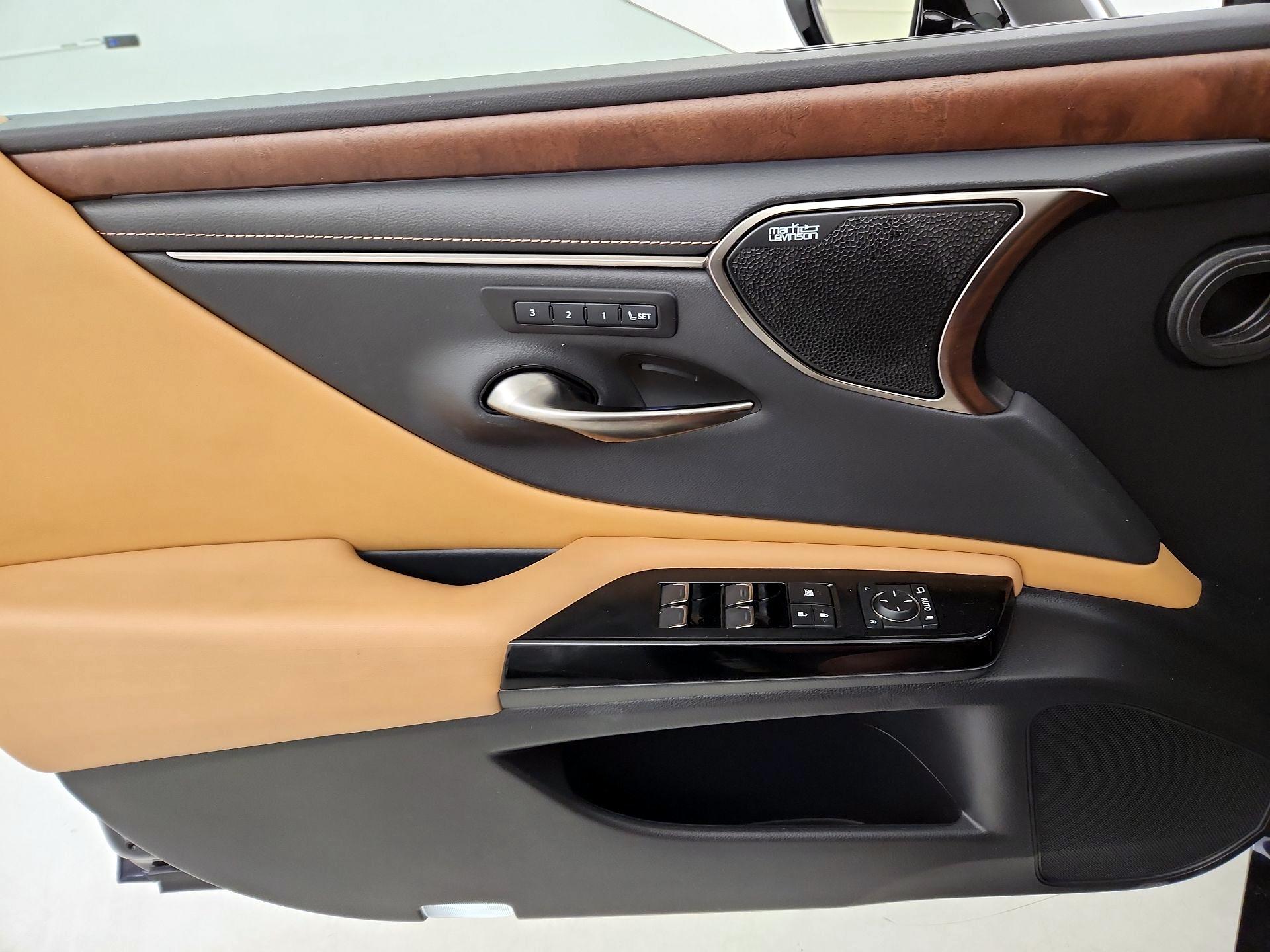 Thumbnail: 2022 Lexus ES - 12