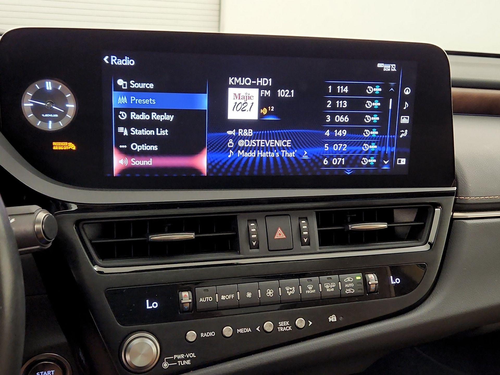 Thumbnail: 2022 Lexus ES - 16