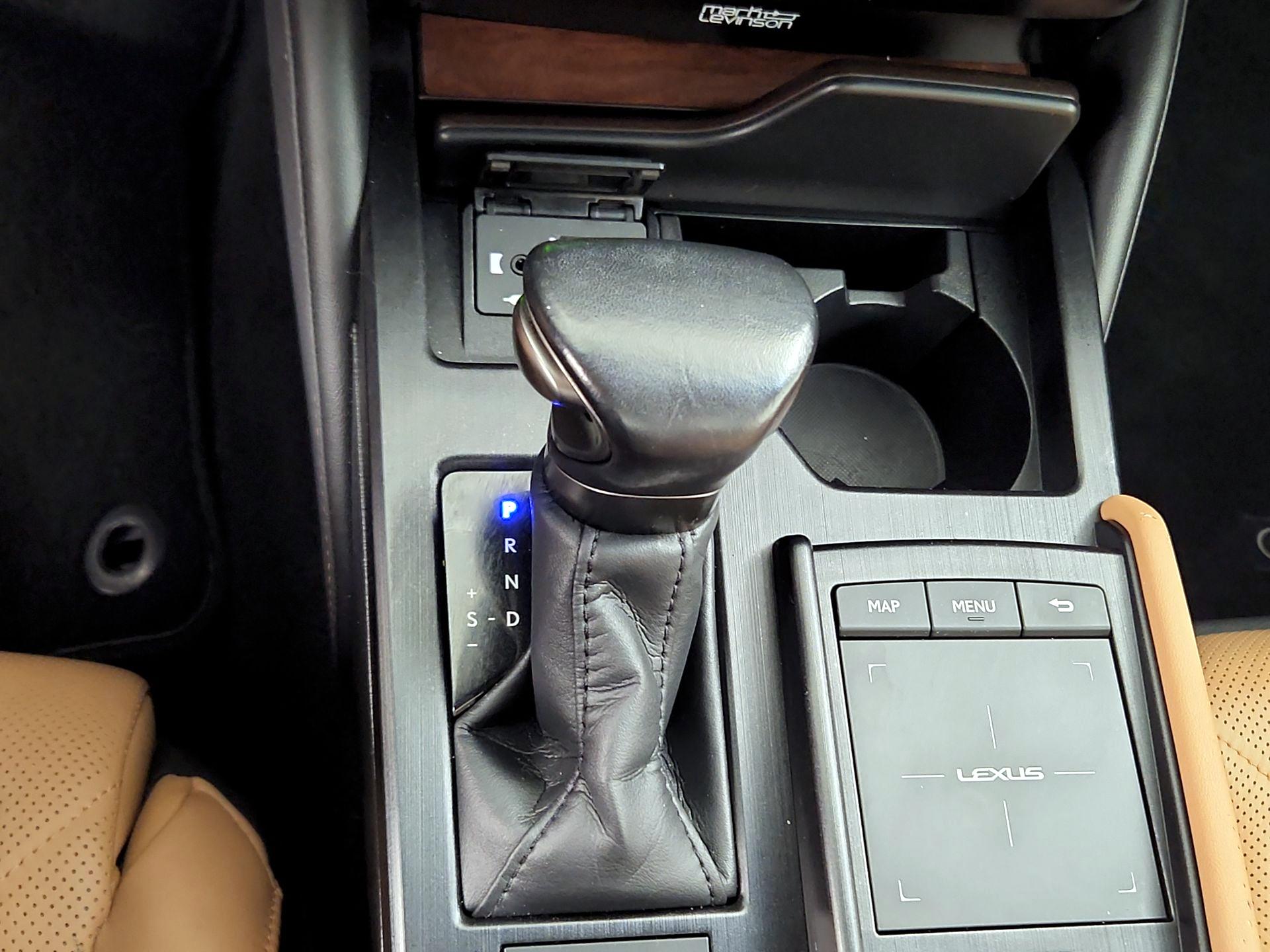 Thumbnail: 2022 Lexus ES - 18