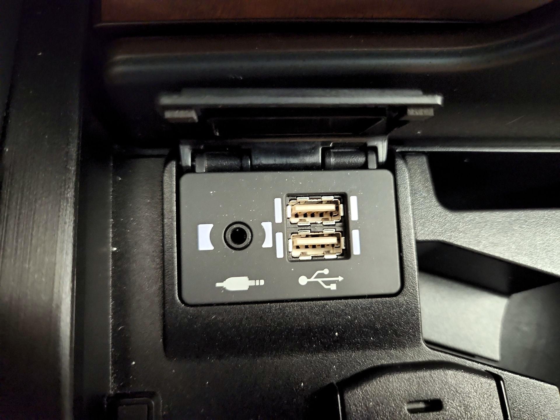 Thumbnail: 2022 Lexus ES - 19