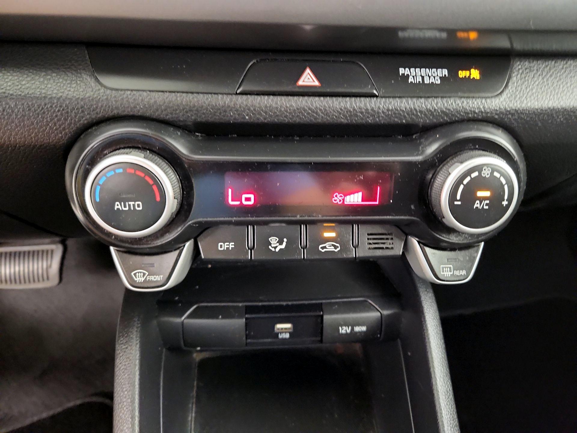 Thumbnail: 2022 Kia Rio5 - 16