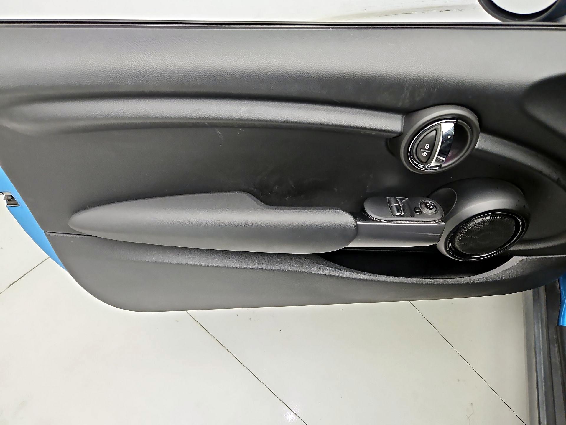 Thumbnail: 2015 MINI Cooper Hardtop - 12