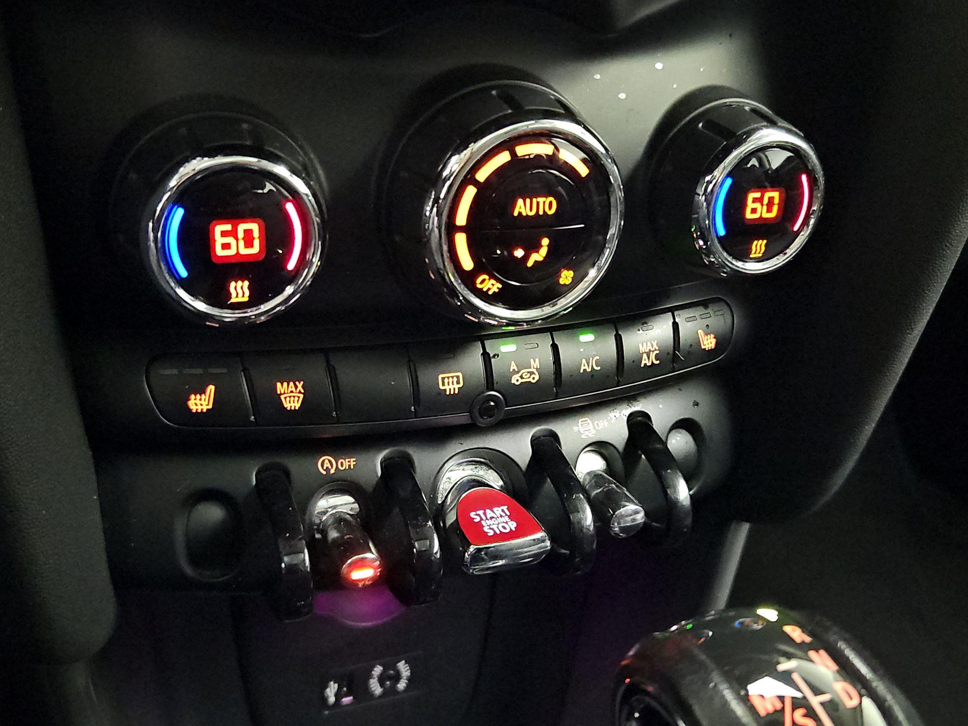 Thumbnail: 2015 MINI Cooper Hardtop - 15