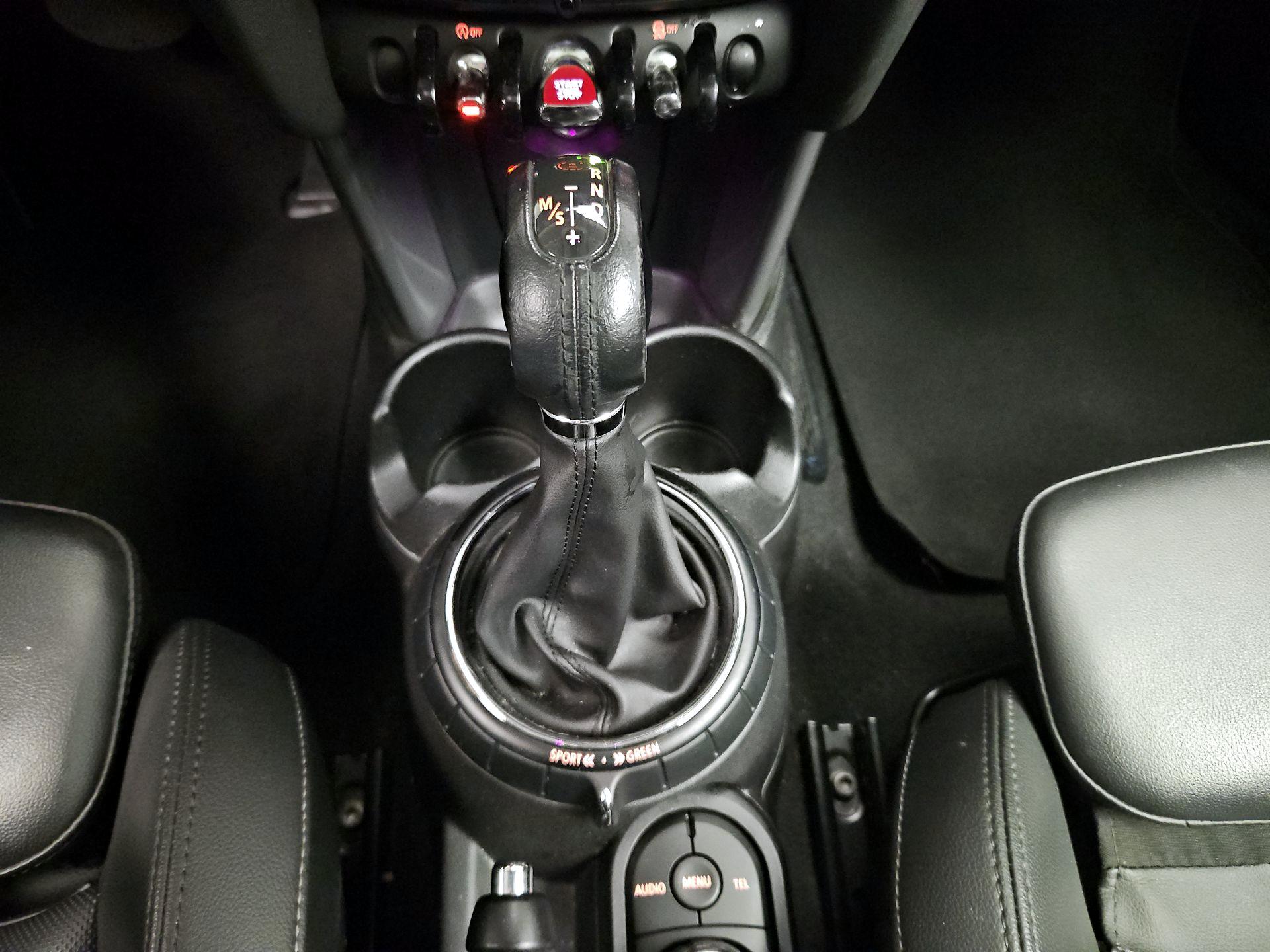 Thumbnail: 2015 MINI Cooper Hardtop - 16