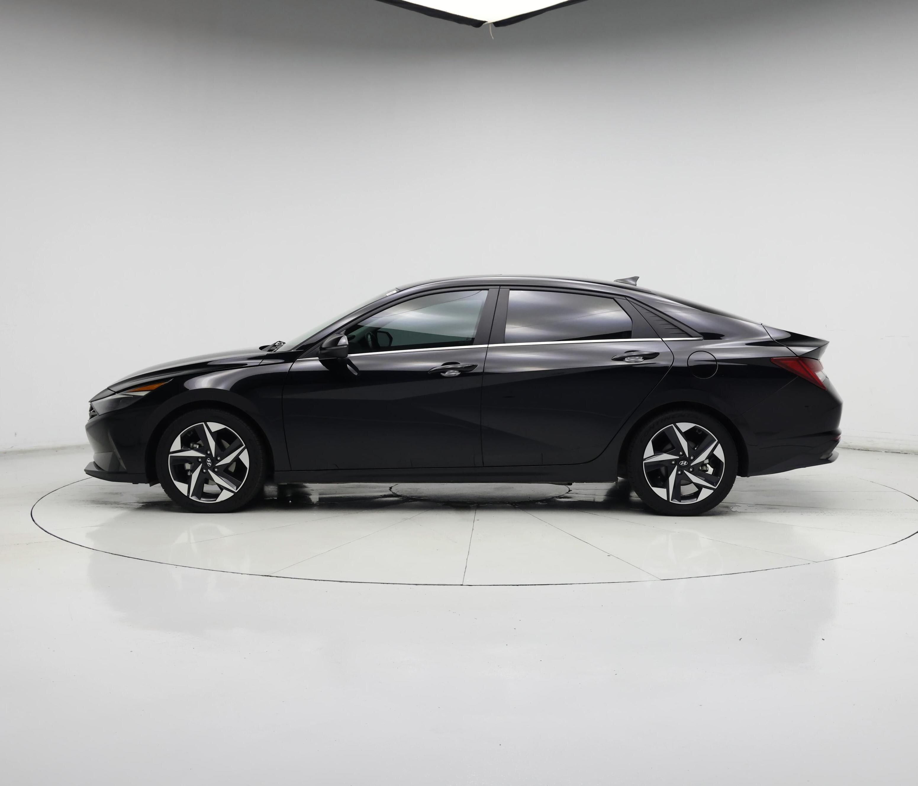 Thumbnail: 2023 Hyundai Elantra - 3
