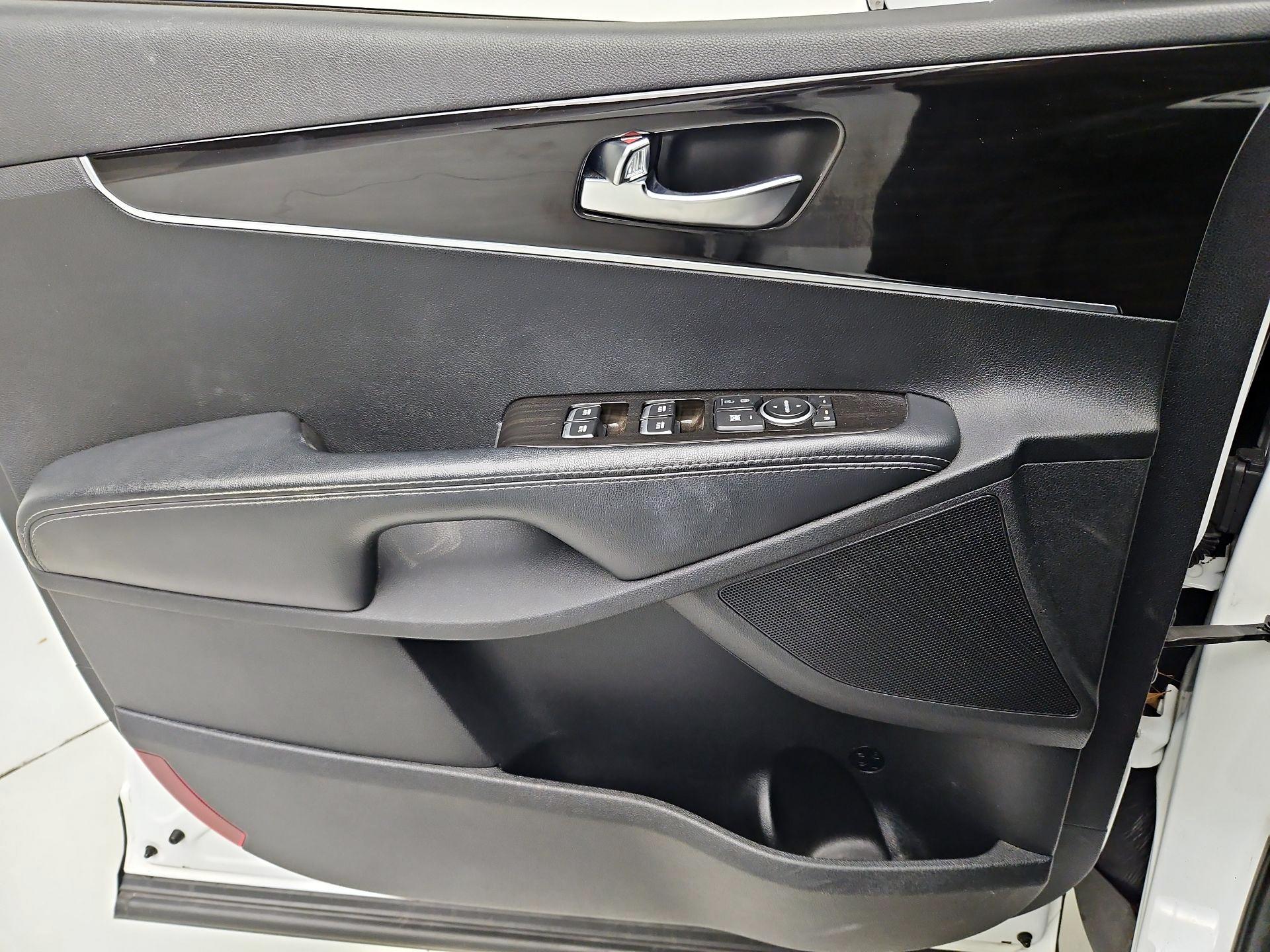 Thumbnail: 2020 Kia Sorento - 12