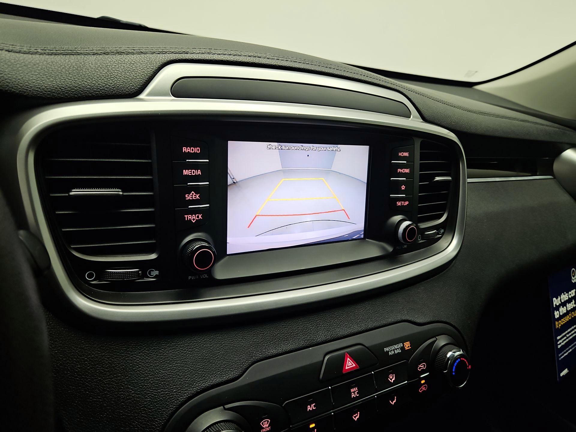 Thumbnail: 2020 Kia Sorento - 14