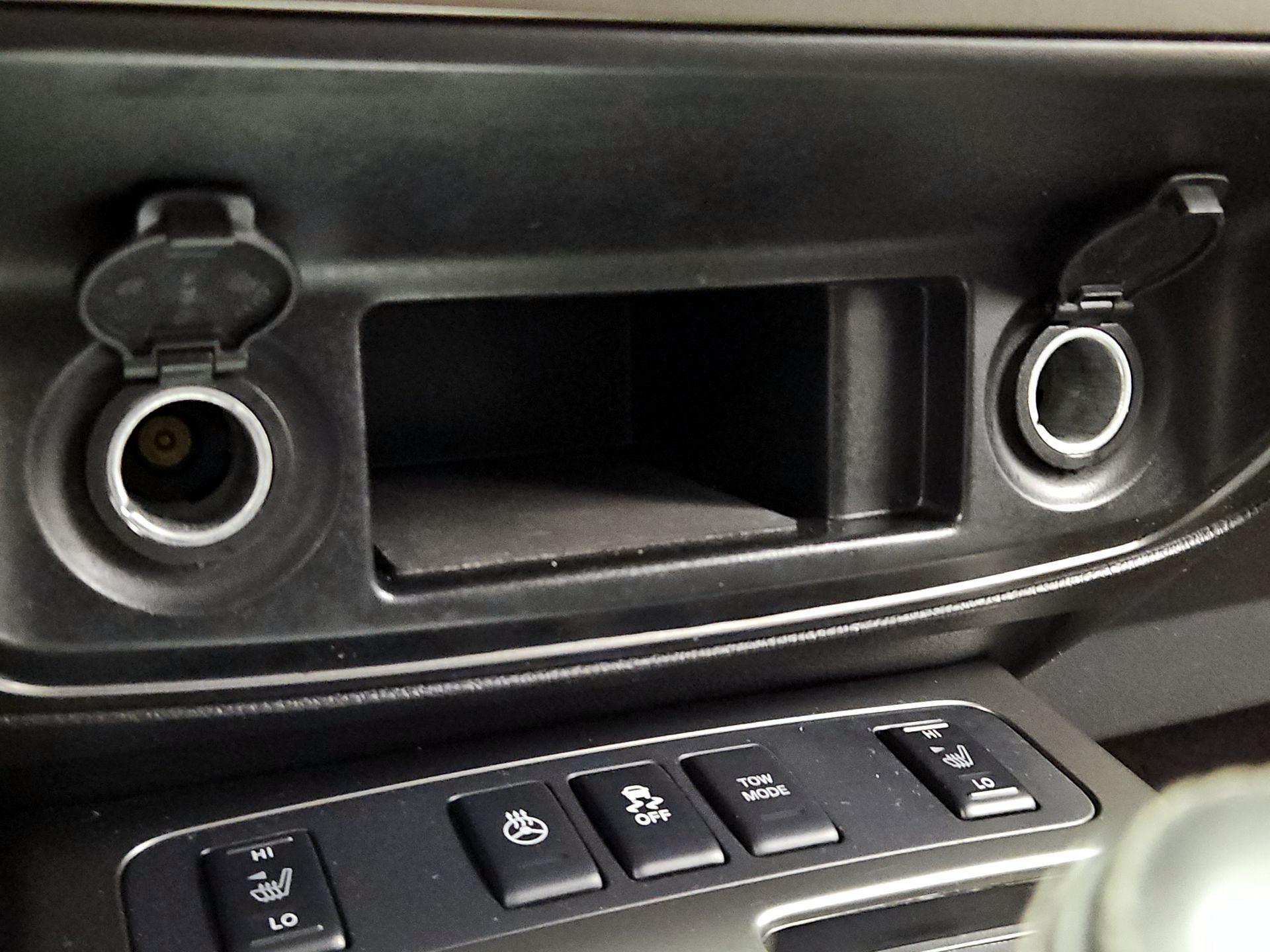 Thumbnail: 2015 Nissan Armada - 19