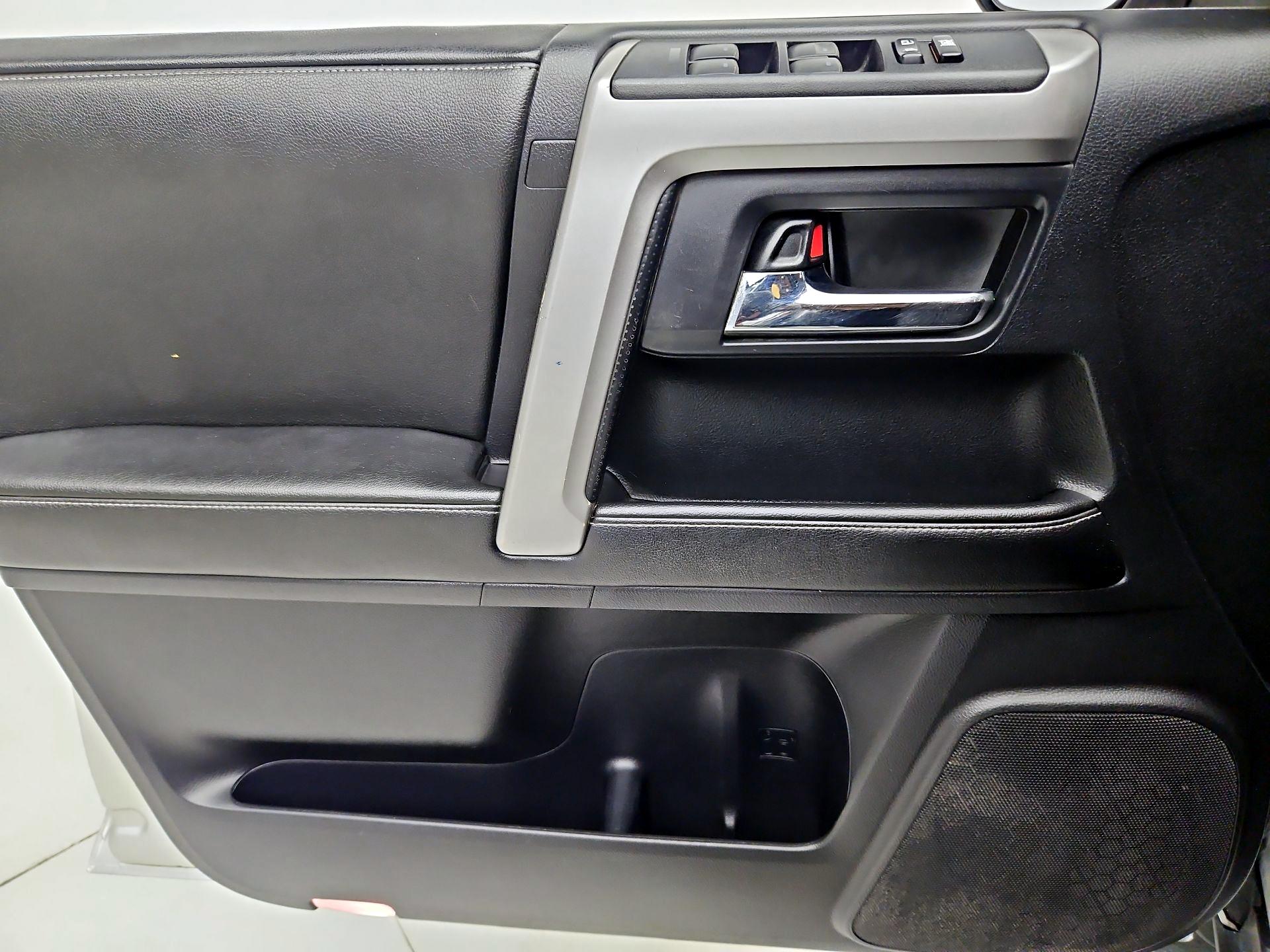 Thumbnail: 2014 Toyota 4Runner - 12