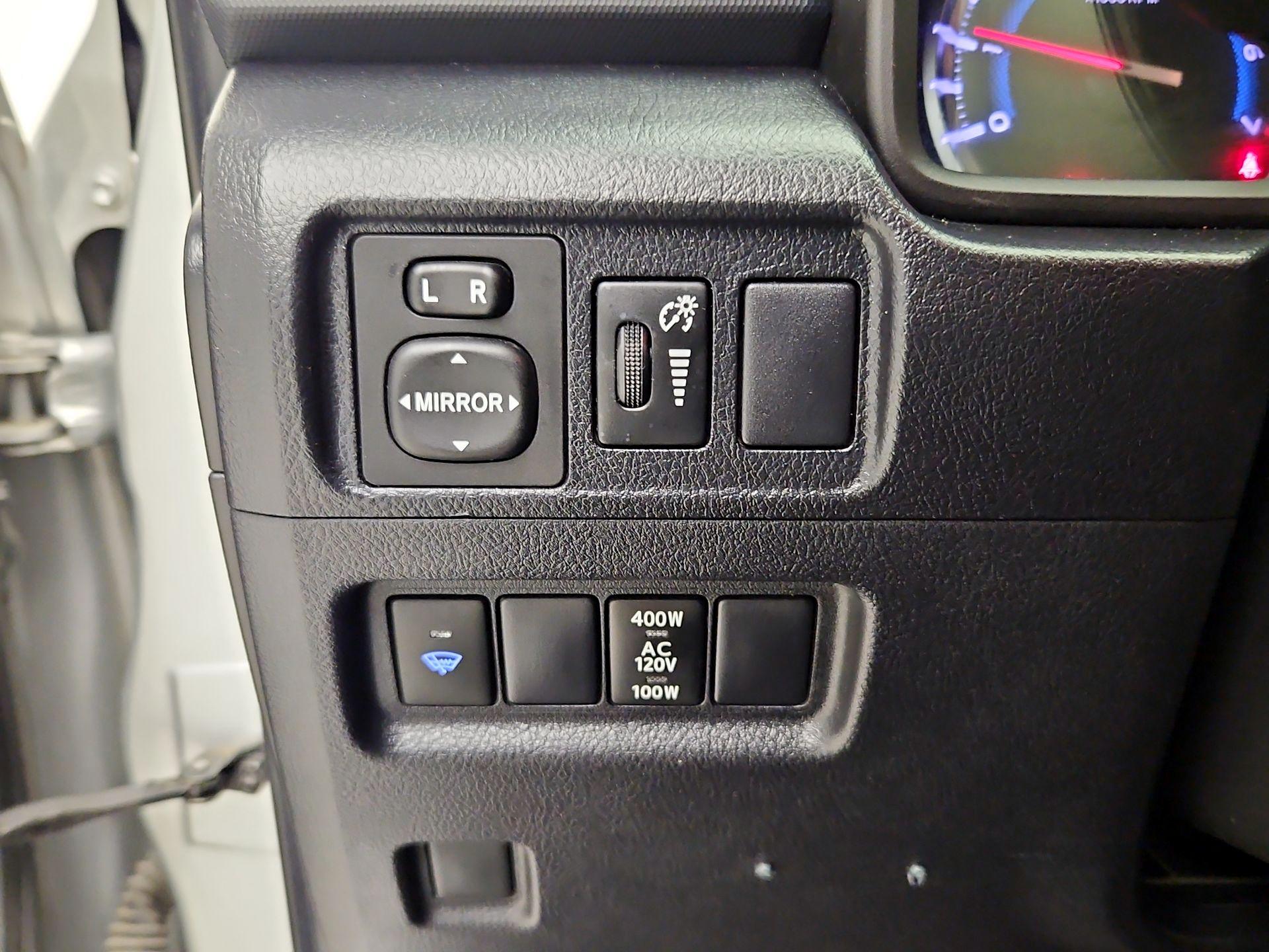 Thumbnail: 2014 Toyota 4Runner - 13