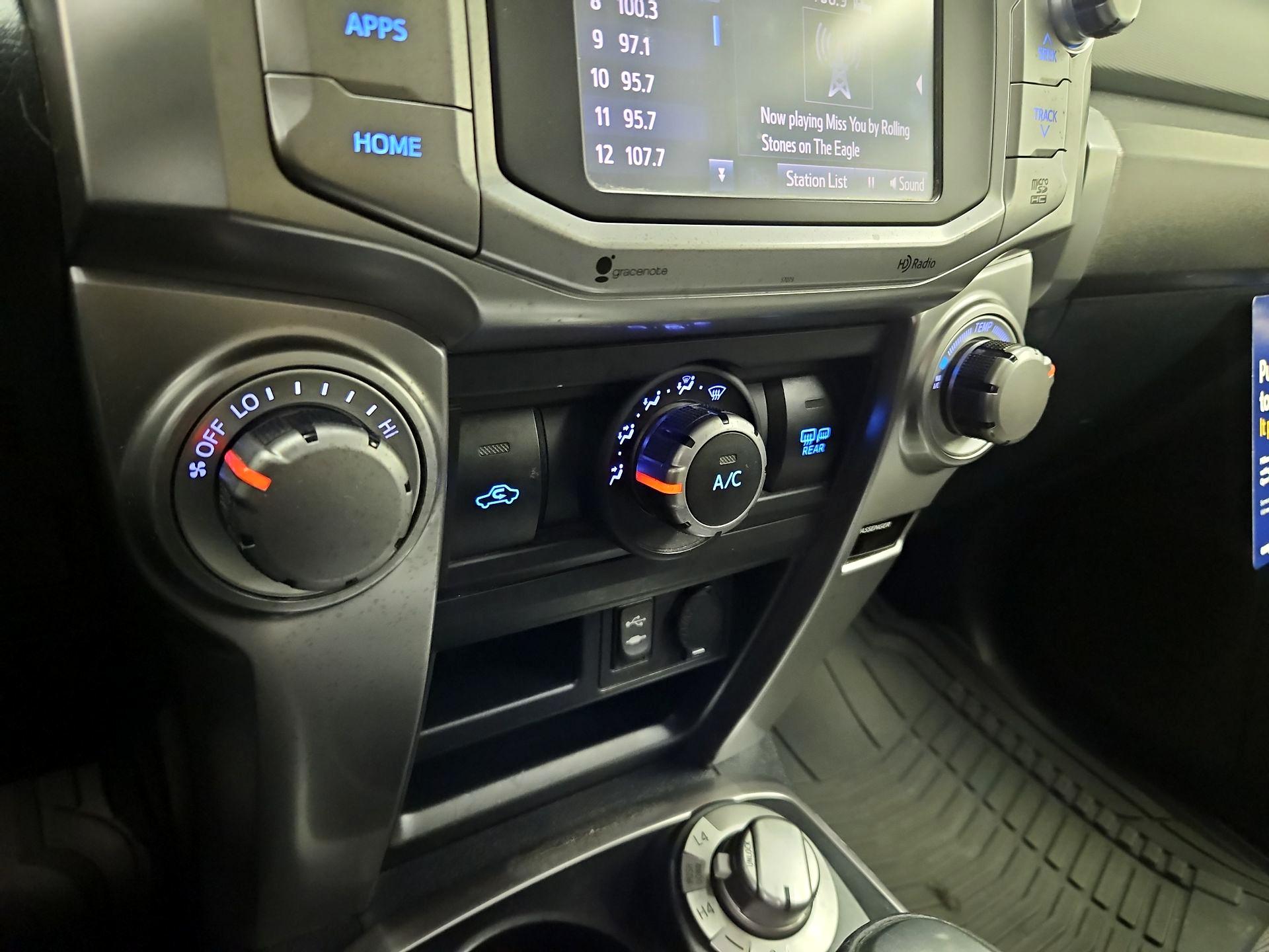 Thumbnail: 2014 Toyota 4Runner - 17