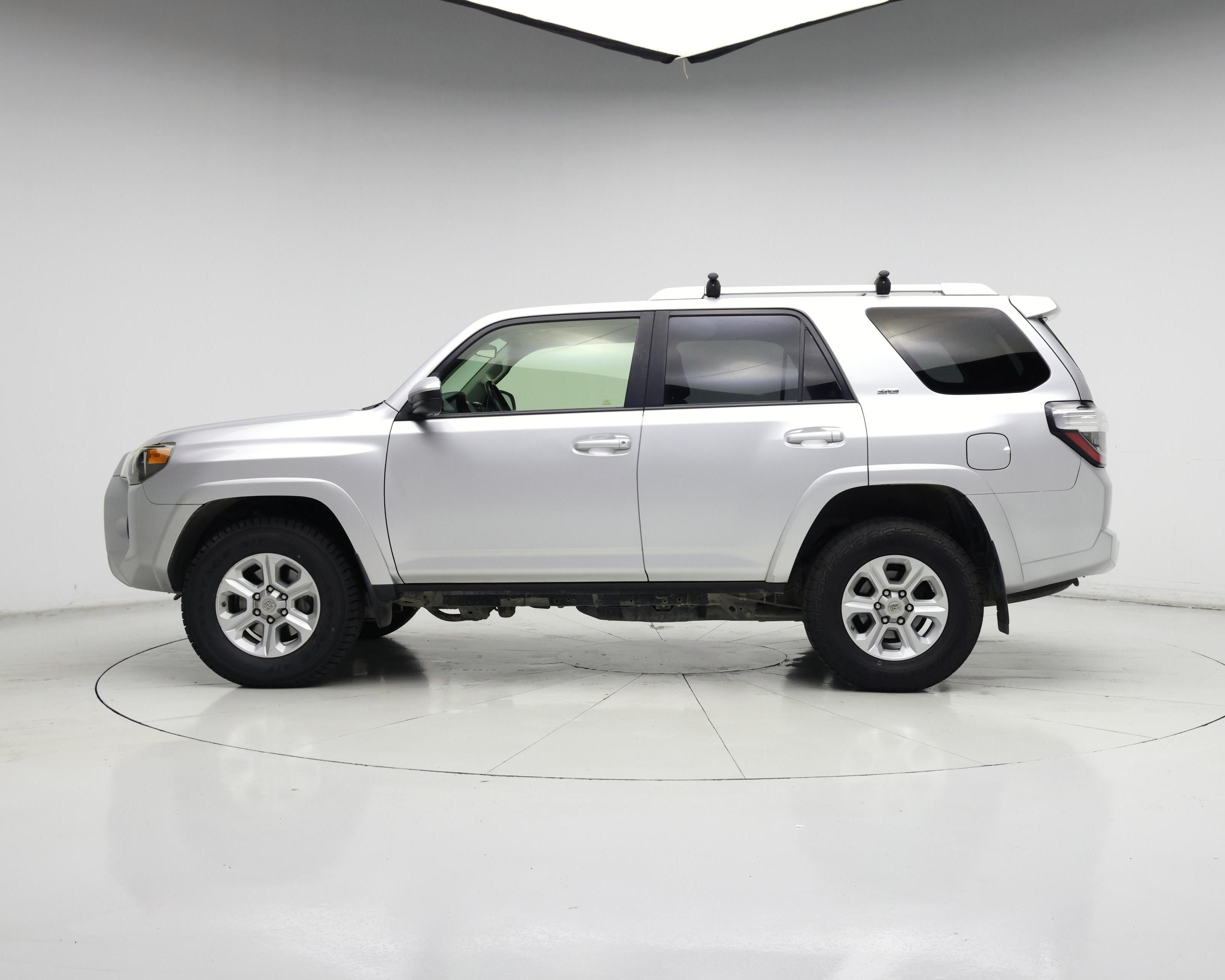 Thumbnail: 2014 Toyota 4Runner - 3