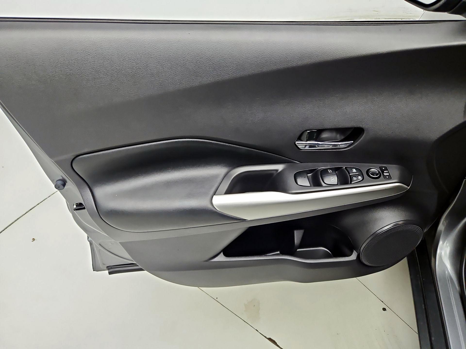 Thumbnail: 2020 Nissan Kicks - 12