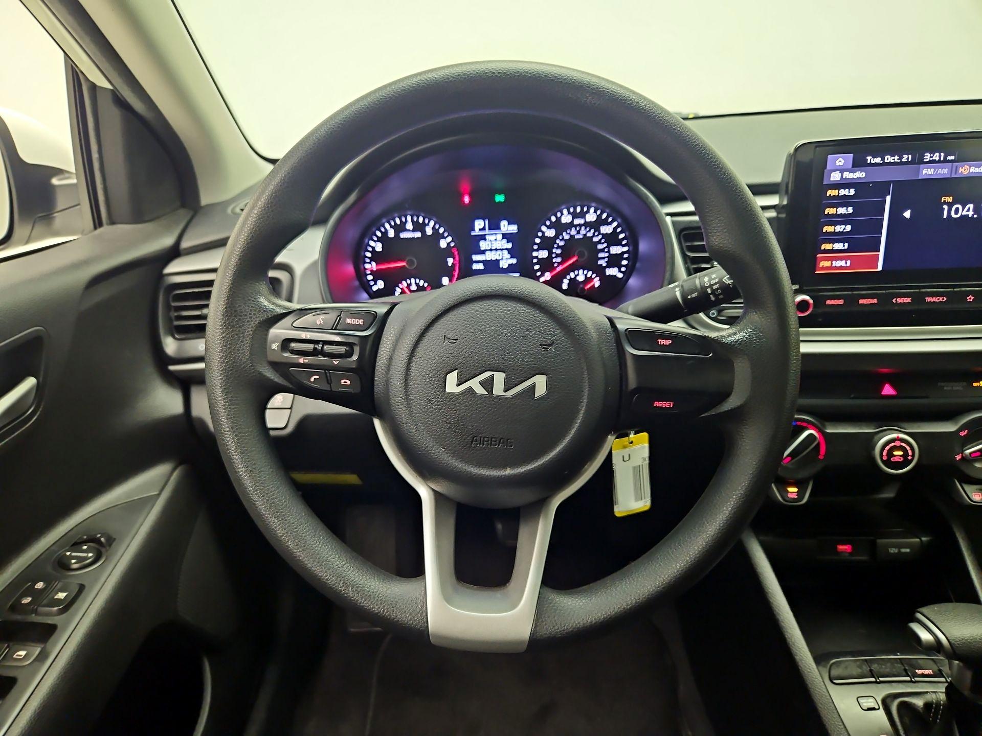 Thumbnail: 2022 Kia Rio - 10