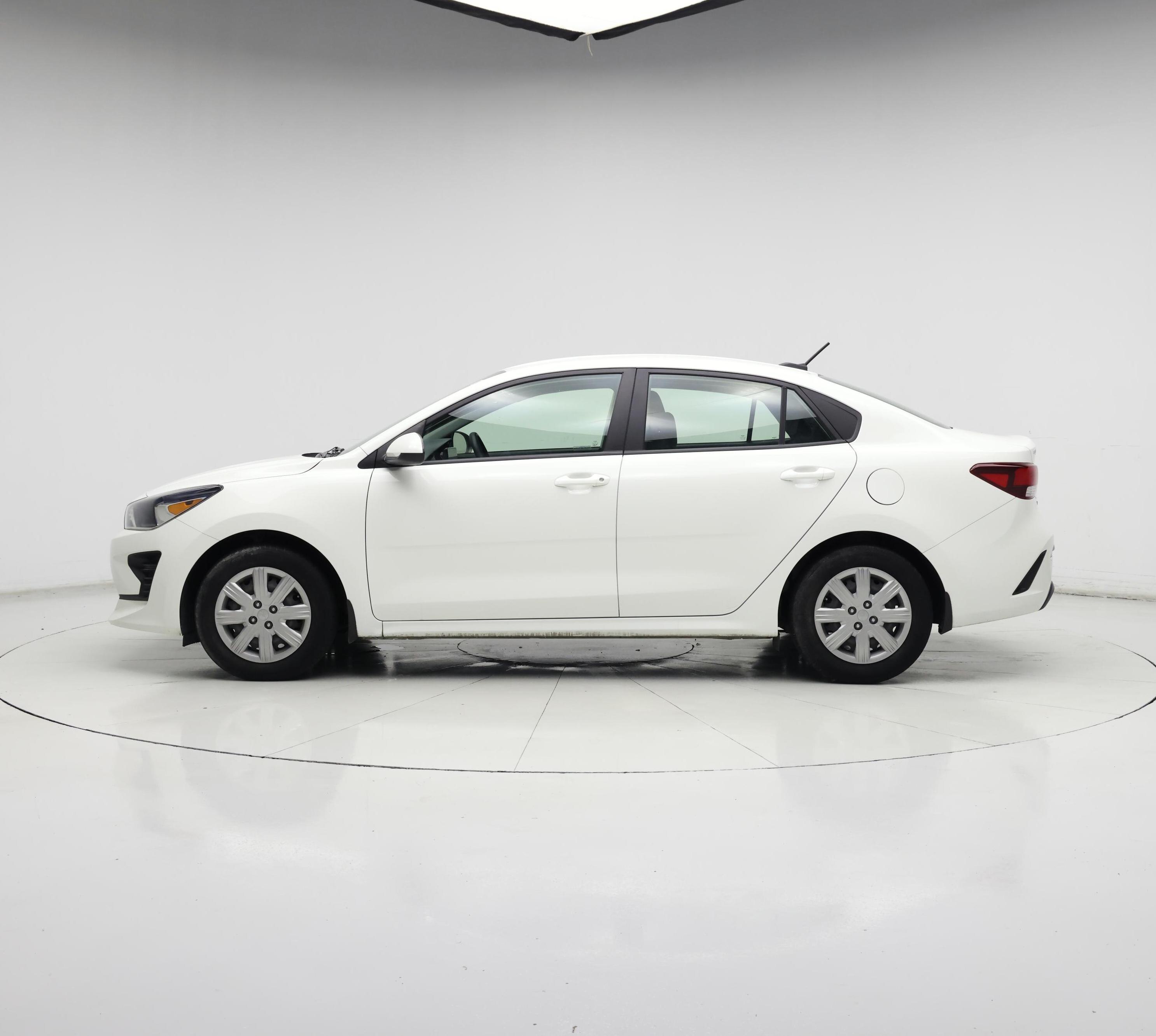 Thumbnail: 2022 Kia Rio - 3