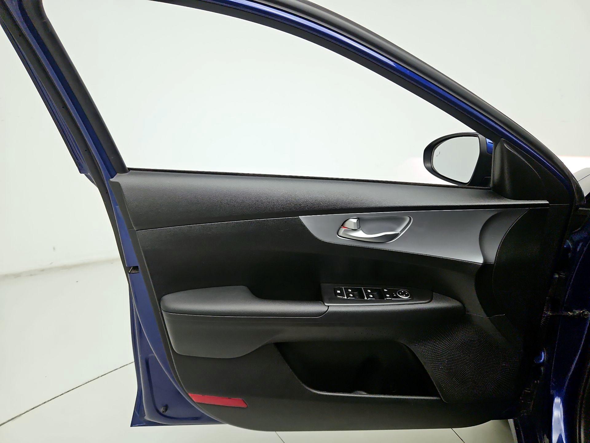Thumbnail: 2023 Kia Forte - 12