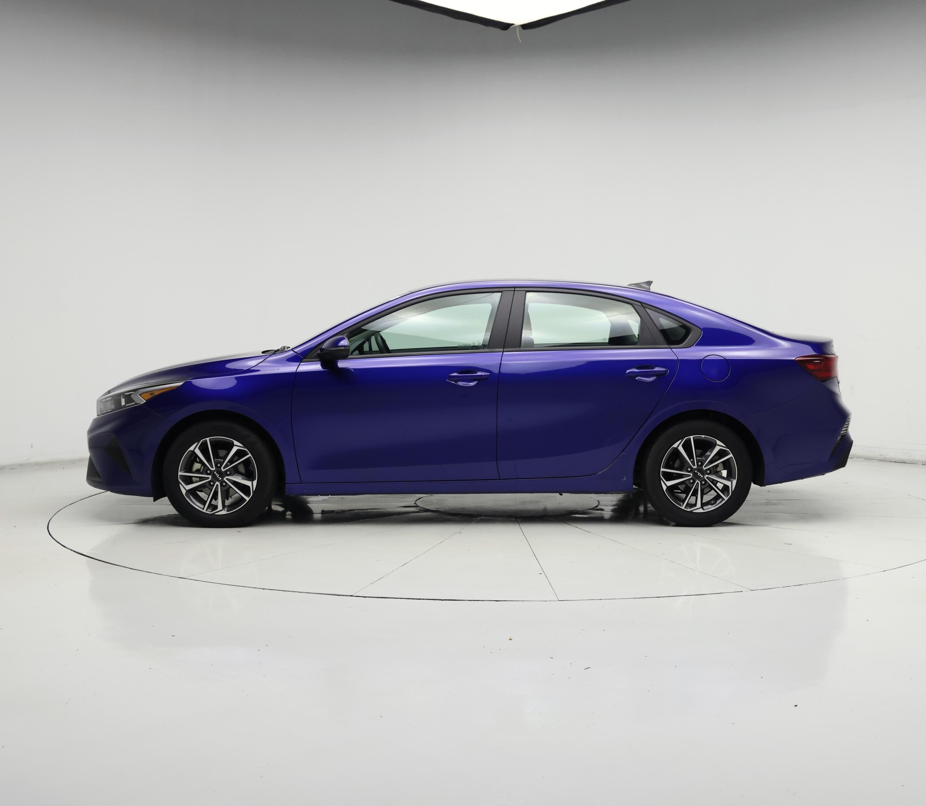 Thumbnail: 2023 Kia Forte - 3