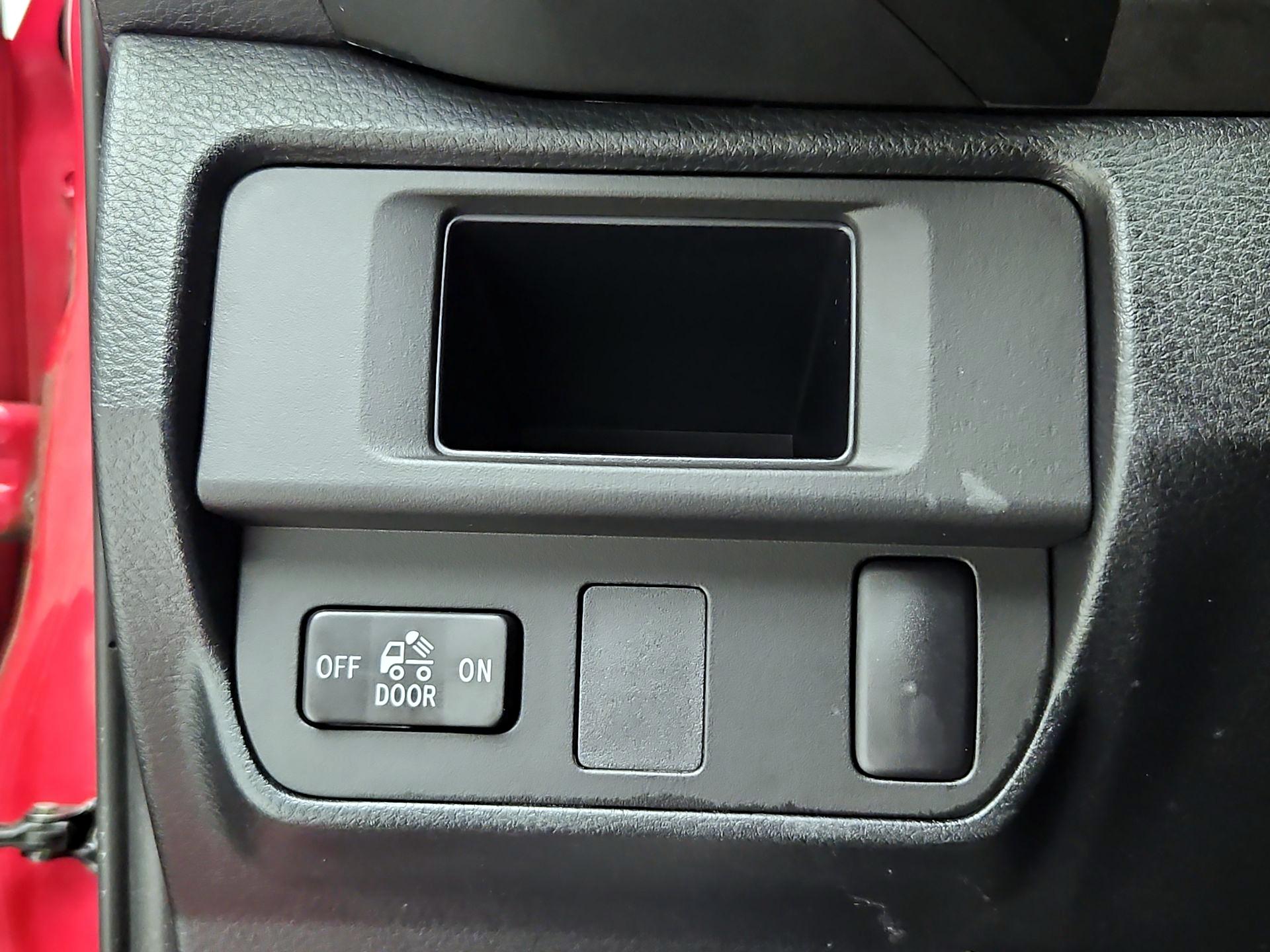 Thumbnail: 2017 Toyota Tacoma - 13