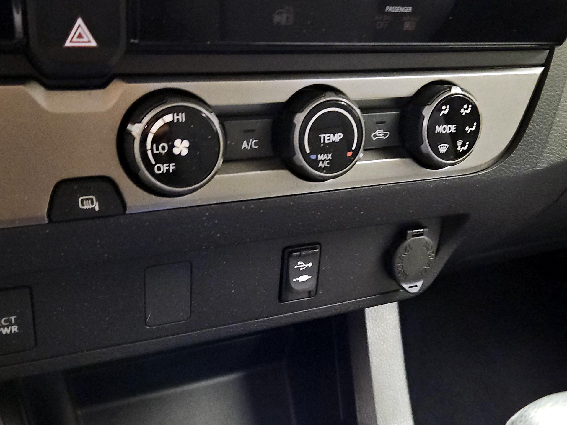 Thumbnail: 2017 Toyota Tacoma - 15