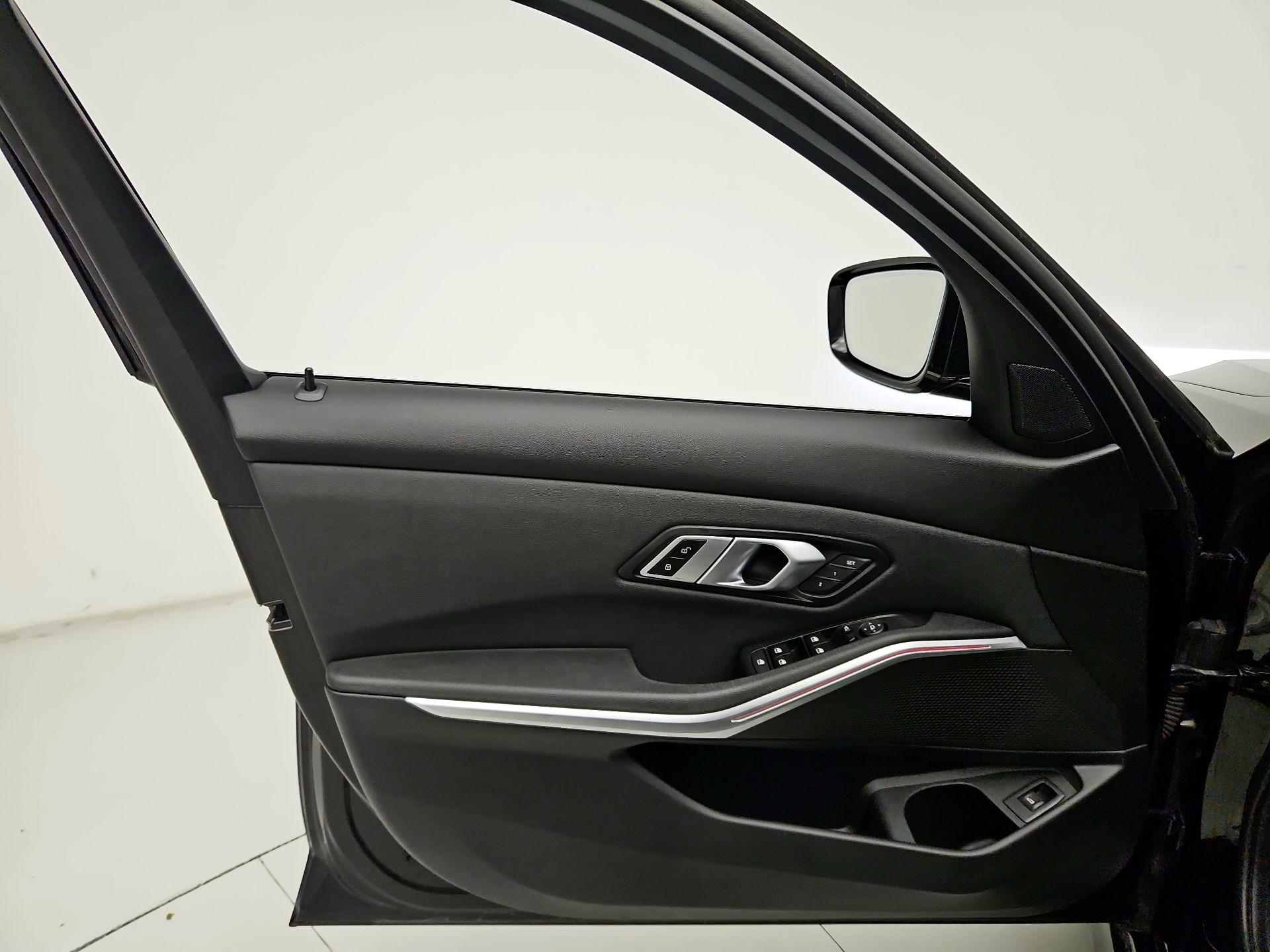 Thumbnail: 2020 BMW 3 Series - 12