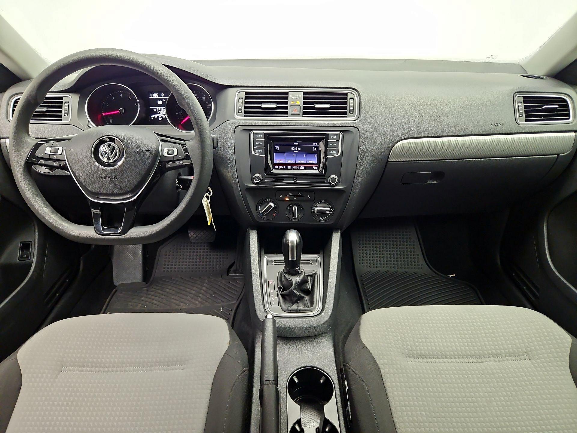 Thumbnail: 2017 Volkswagen Jetta - 9