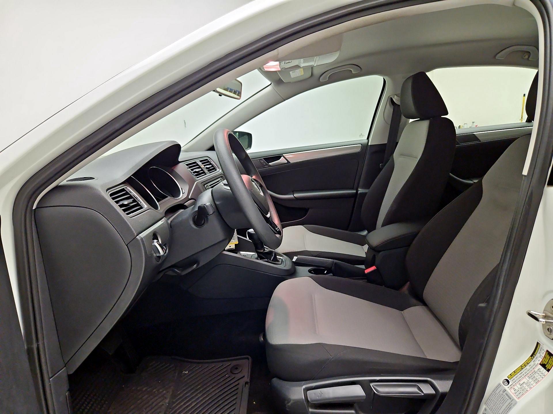 Thumbnail: 2017 Volkswagen Jetta - 11
