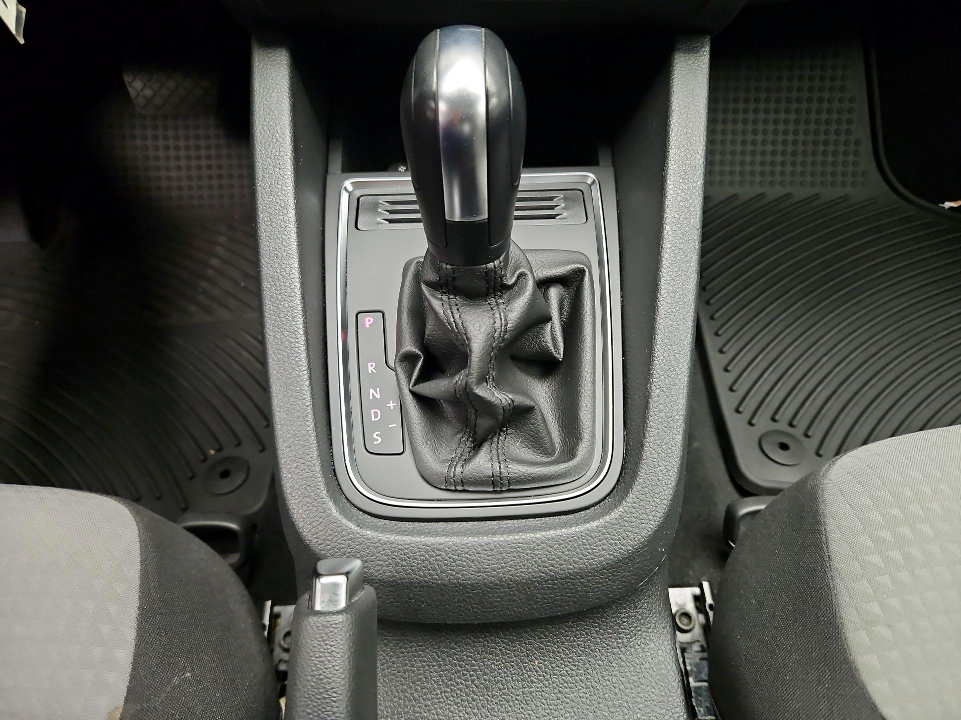 Thumbnail: 2017 Volkswagen Jetta - 17