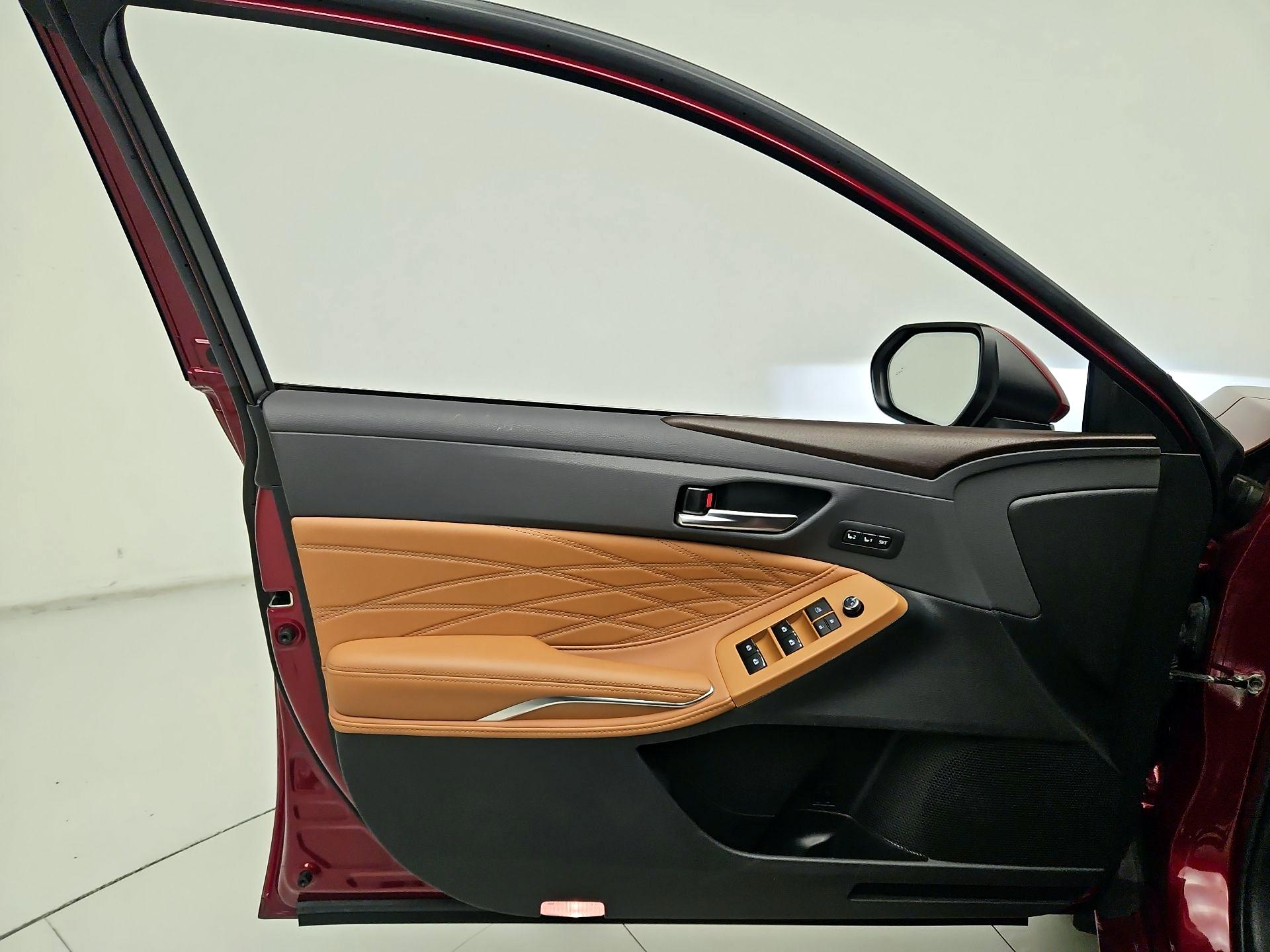 Thumbnail: 2019 Toyota Avalon - 12