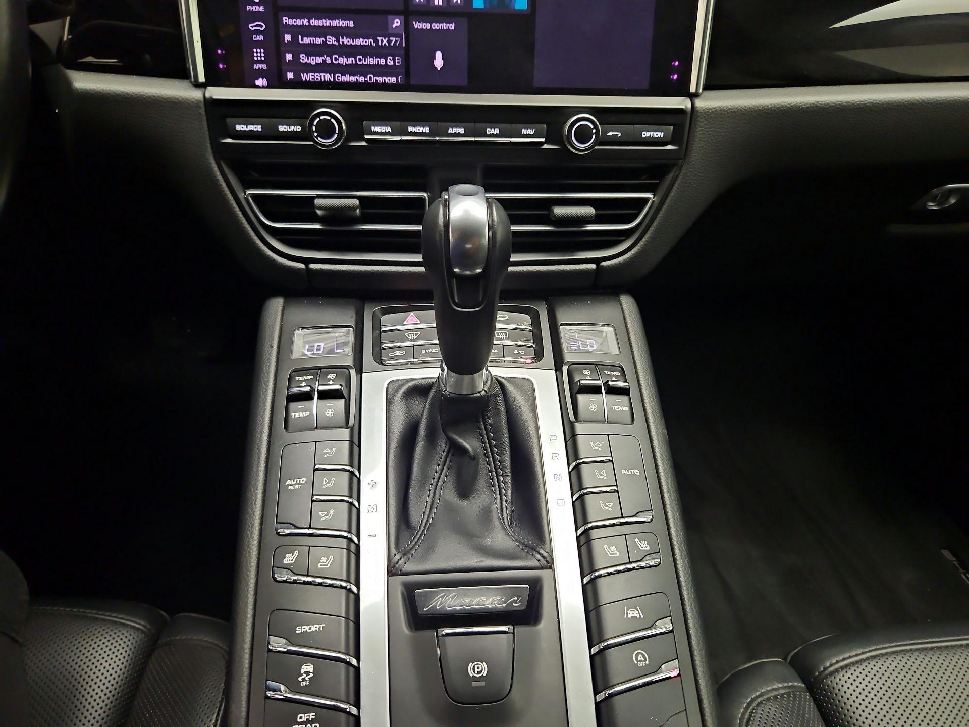 Thumbnail: 2021 Porsche Macan - 16