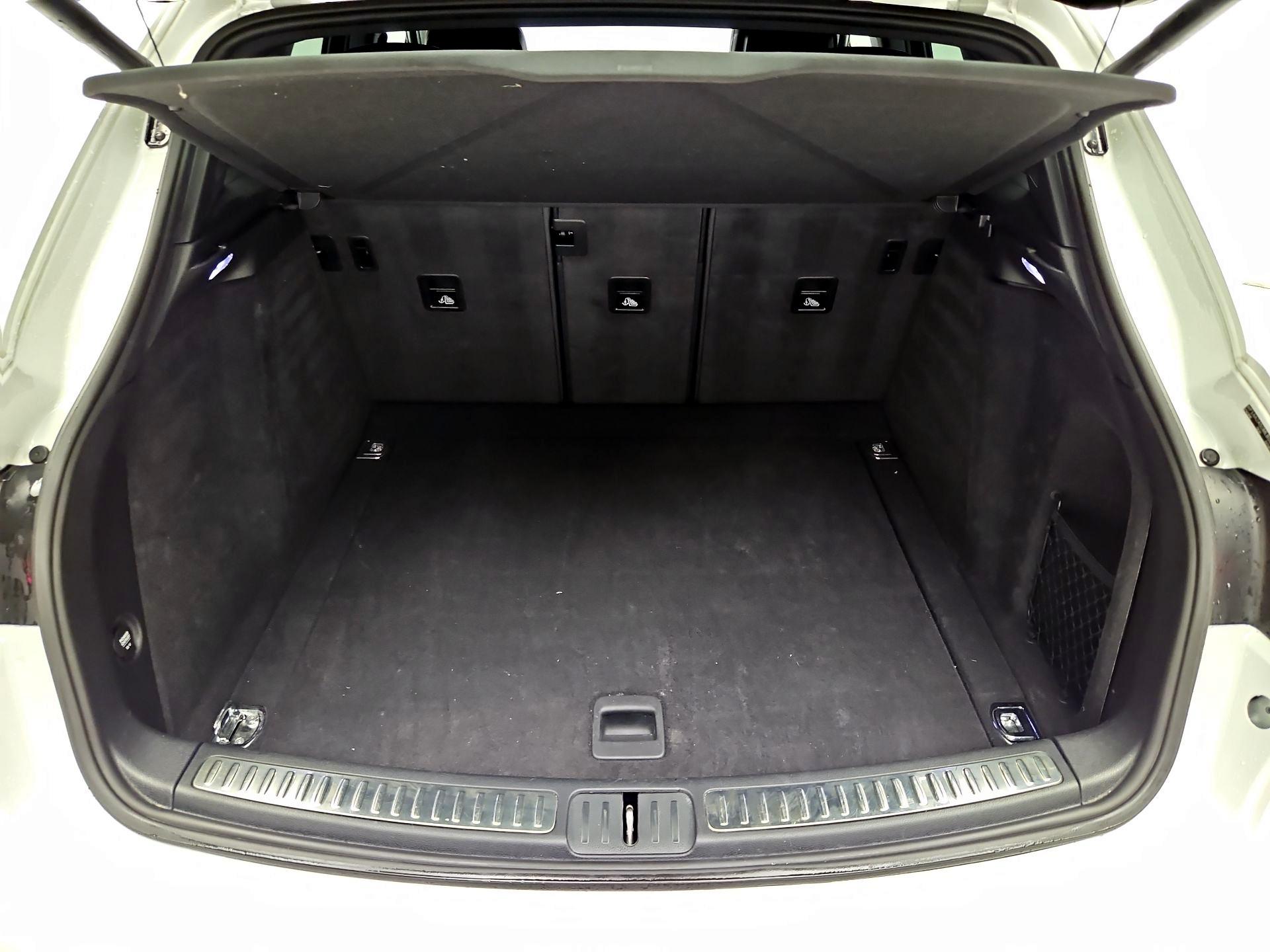 Thumbnail: 2021 Porsche Macan - 18