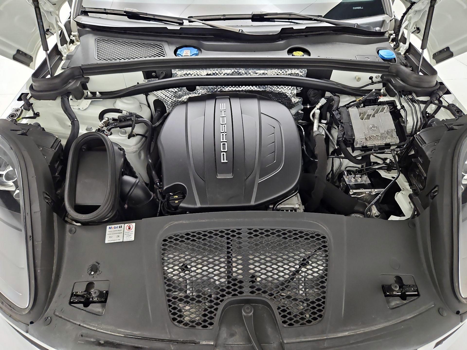 Thumbnail: 2021 Porsche Macan - 19