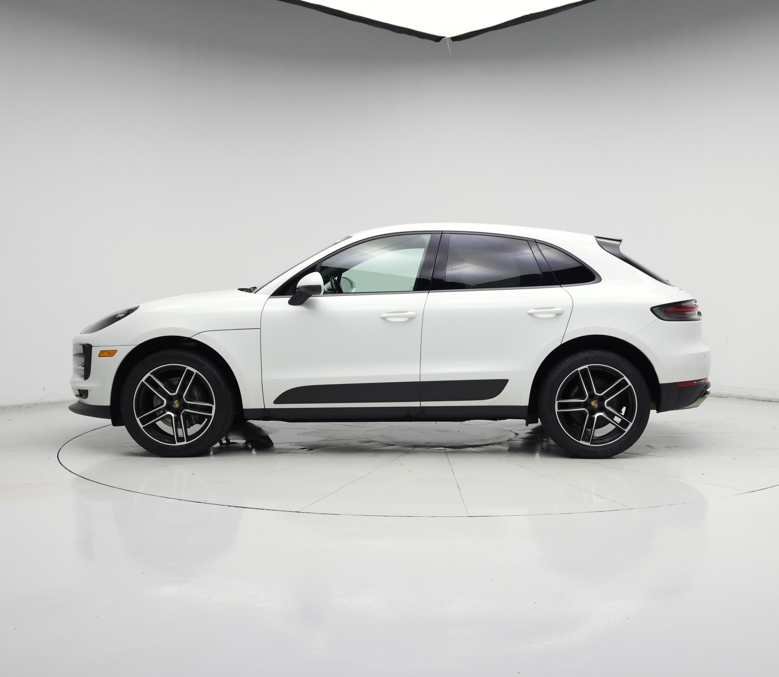 Thumbnail: 2021 Porsche Macan - 3