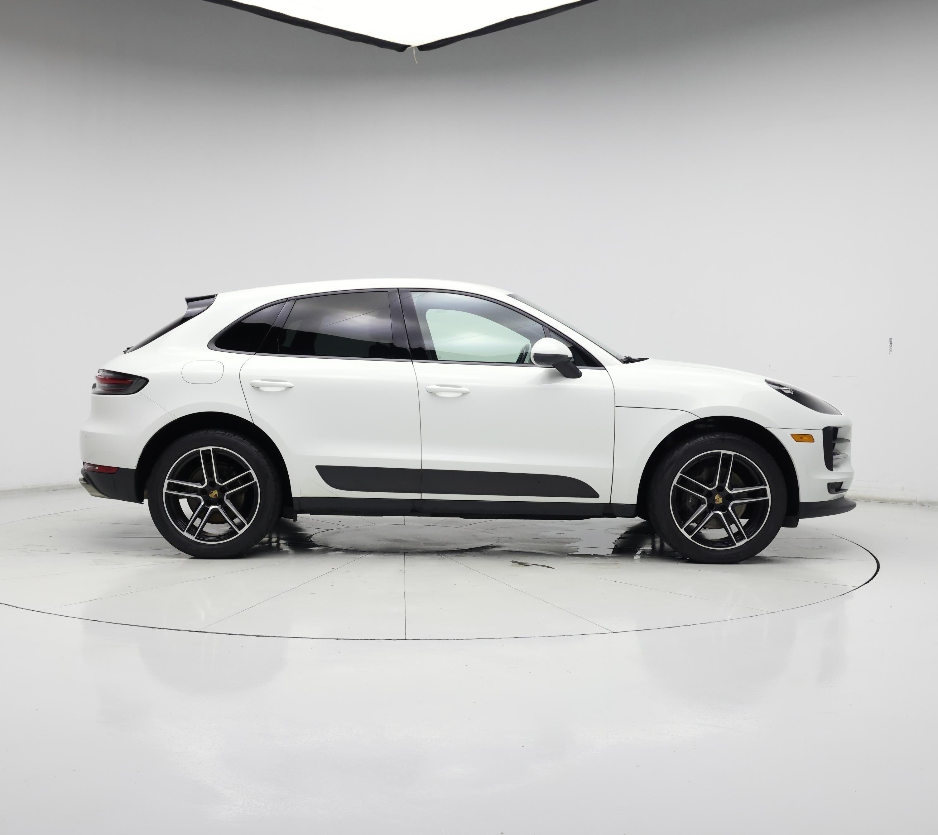 Thumbnail: 2021 Porsche Macan - 7