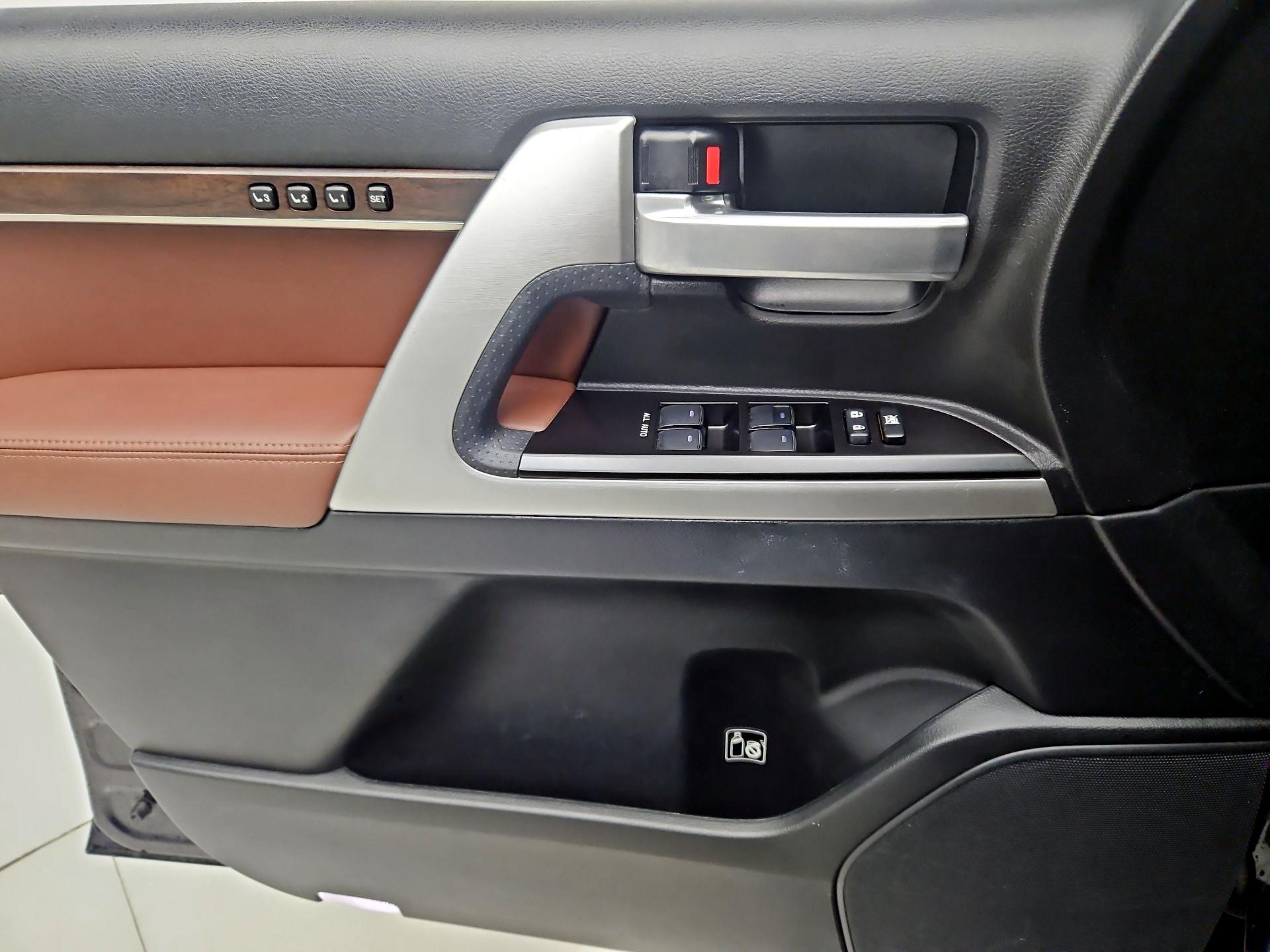 Thumbnail: 2018 Toyota Land Cruiser - 12