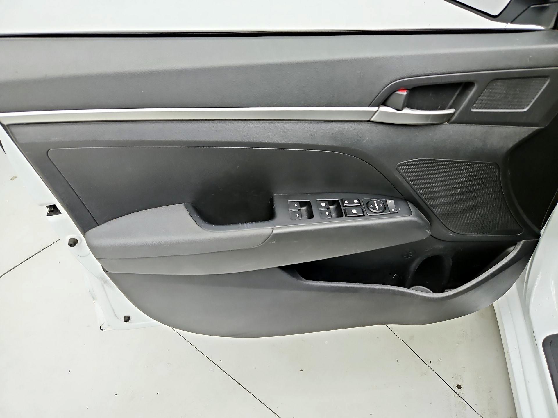 Thumbnail: 2019 Hyundai Elantra - 12