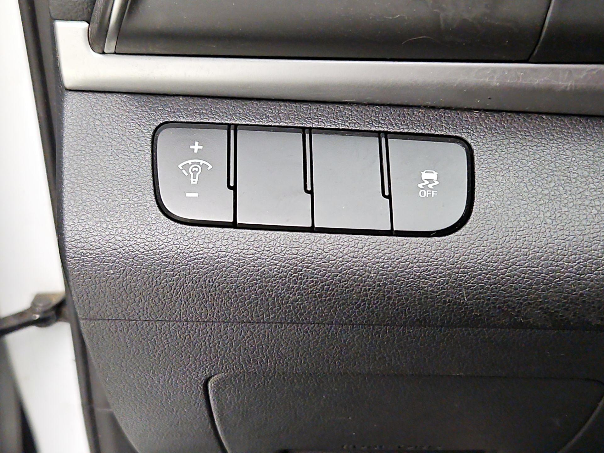 Thumbnail: 2019 Hyundai Elantra - 13