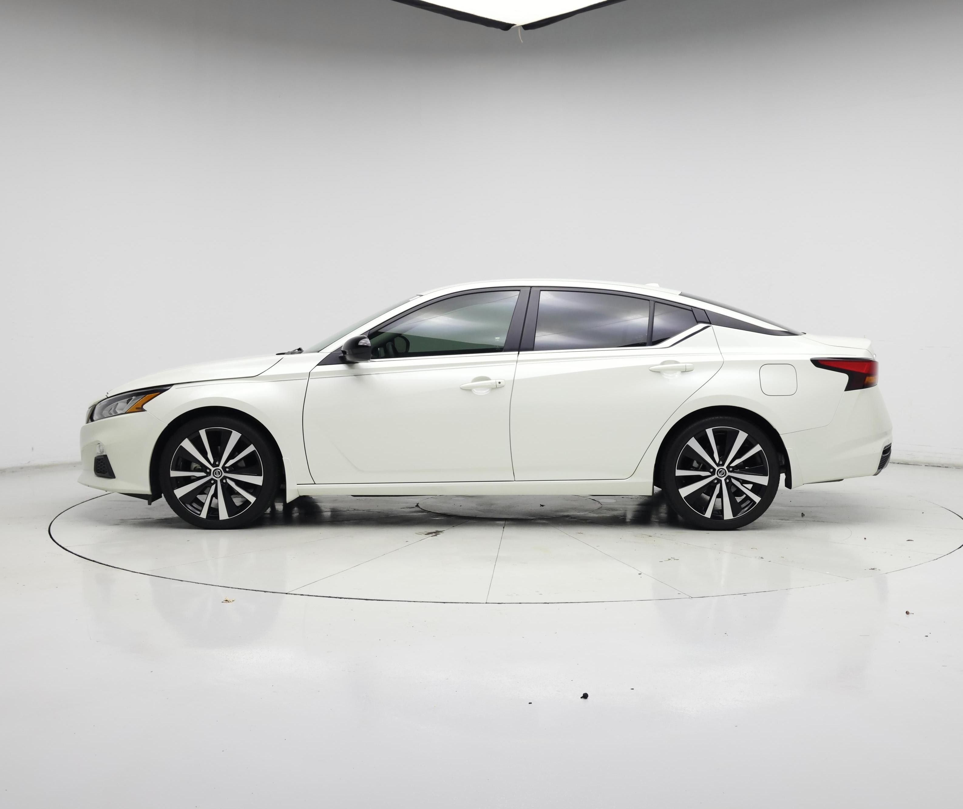 Thumbnail: 2020 Nissan Altima - 3