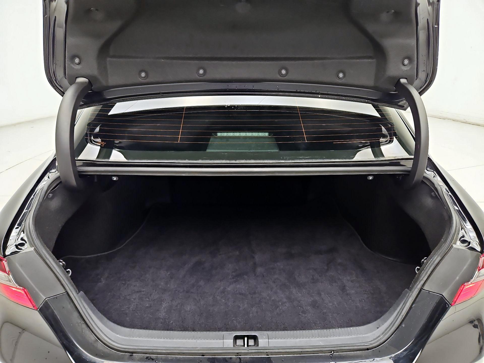 Thumbnail: 2021 Toyota Camry - 18