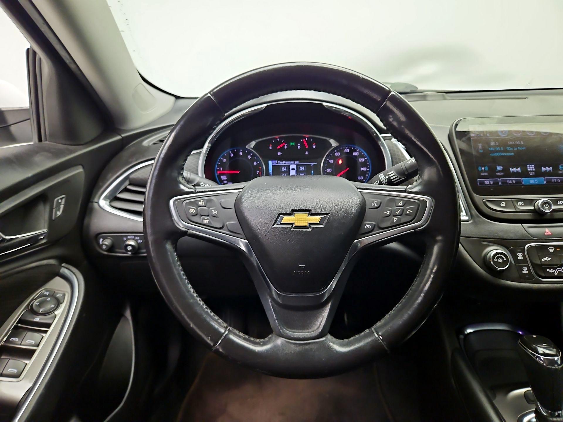 Thumbnail: 2018 Chevrolet Malibu - 10