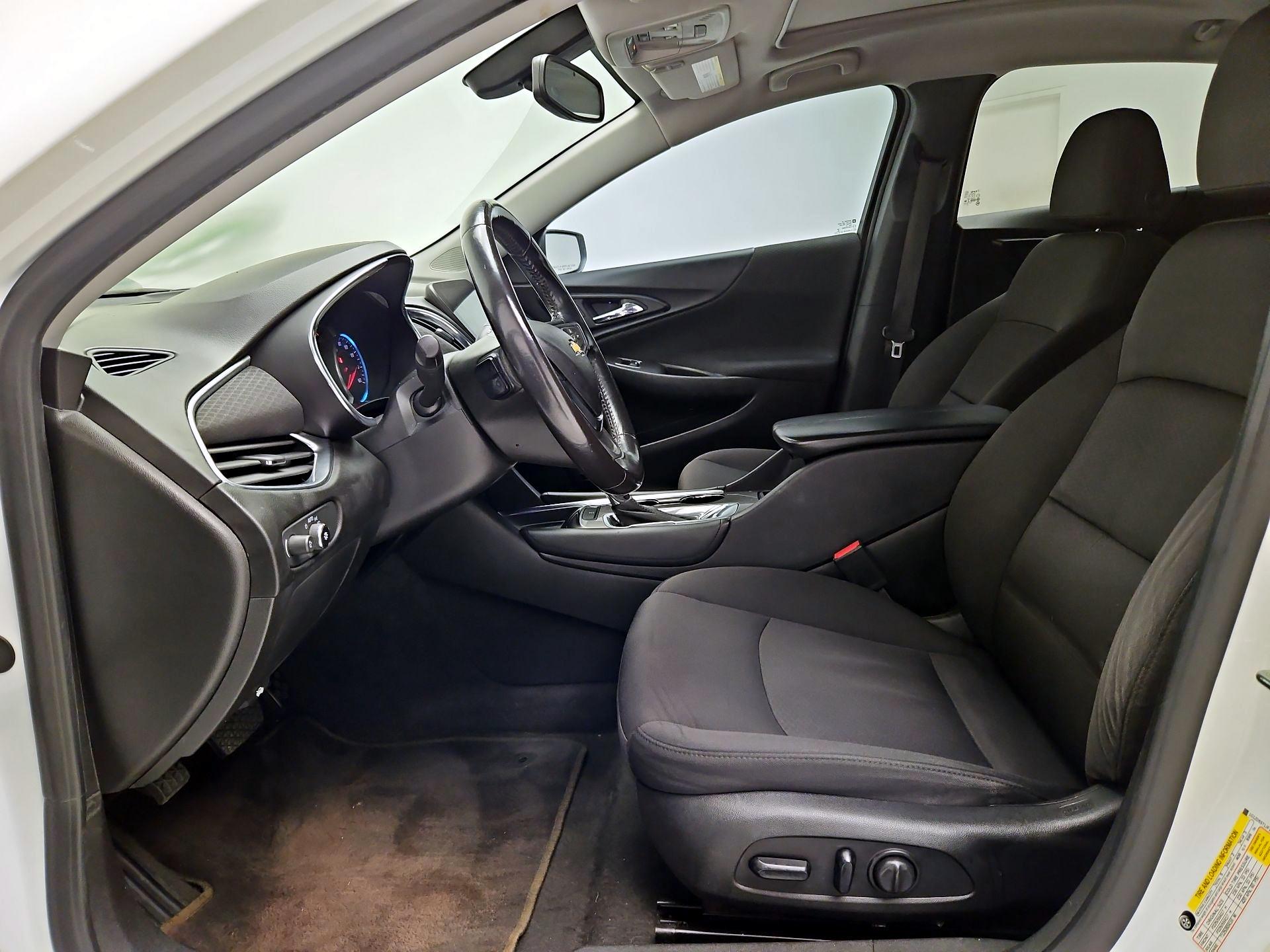 Thumbnail: 2018 Chevrolet Malibu - 11