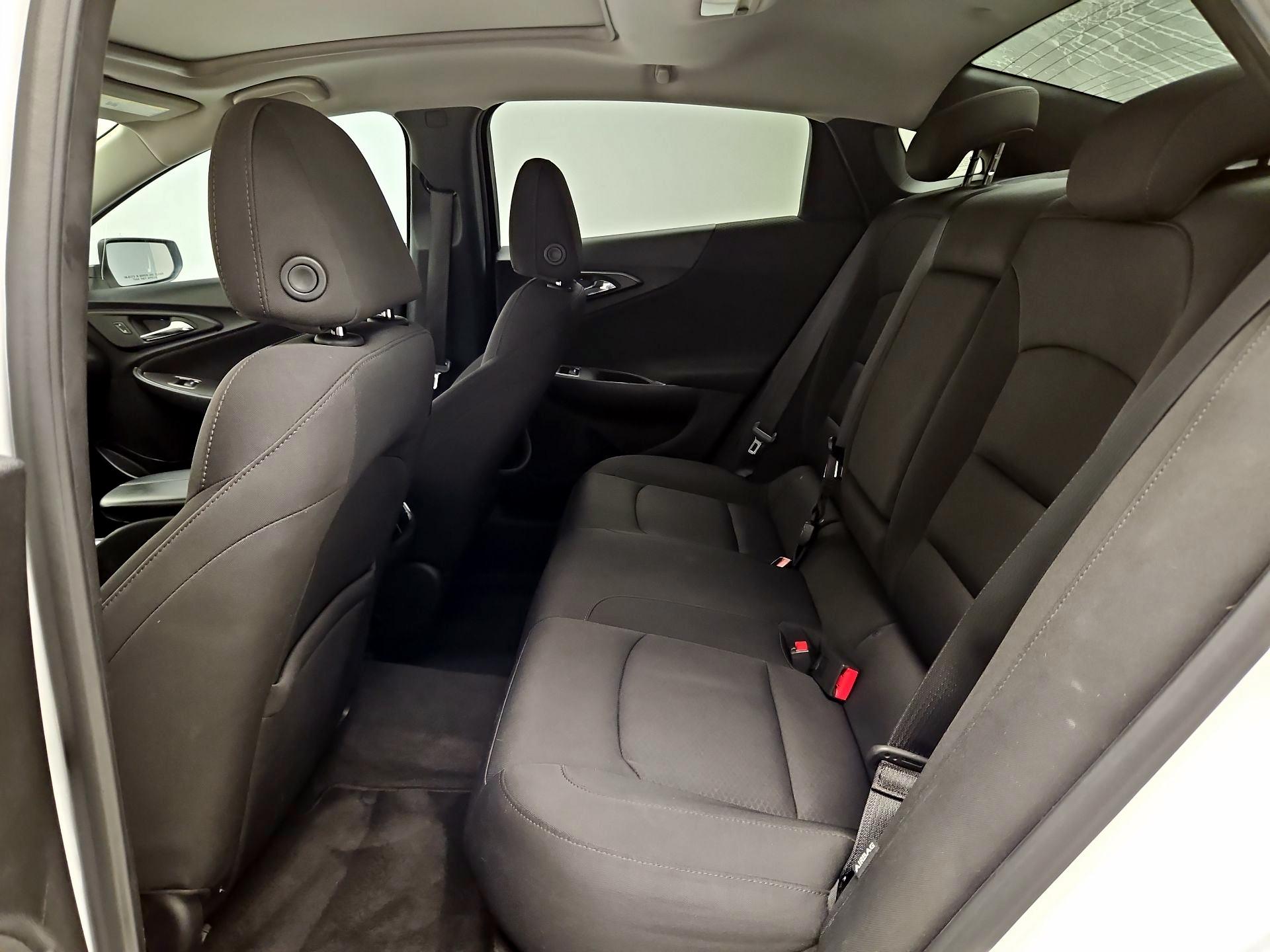 Thumbnail: 2018 Chevrolet Malibu - 17