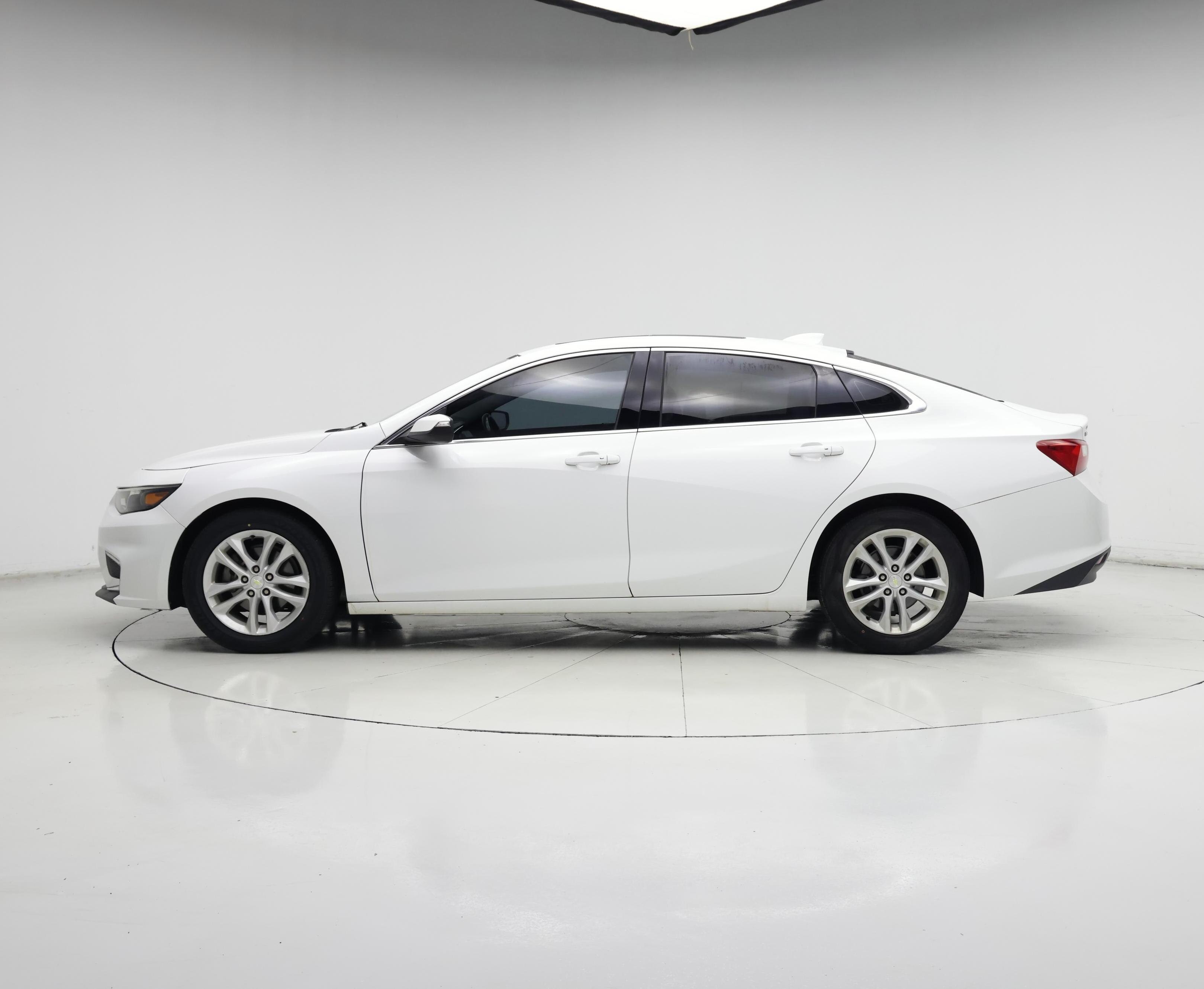 Thumbnail: 2018 Chevrolet Malibu - 3