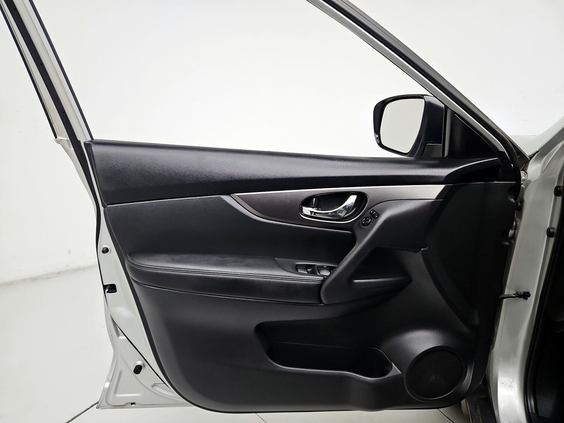 Thumbnail: 2016 Nissan Rogue - 12