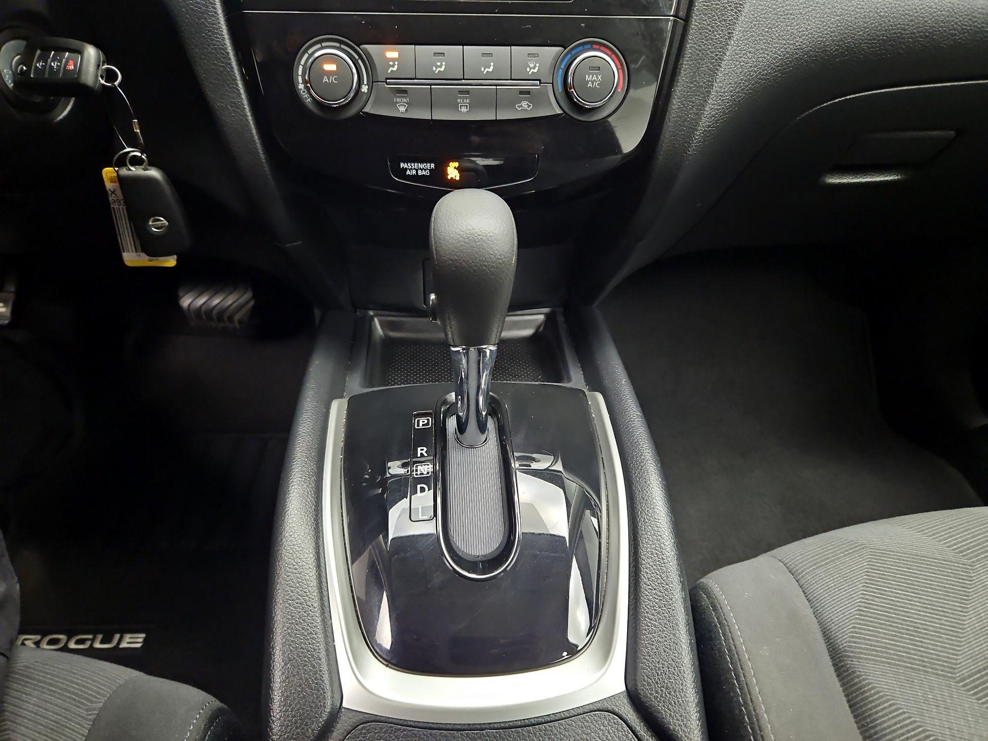 Thumbnail: 2016 Nissan Rogue - 16